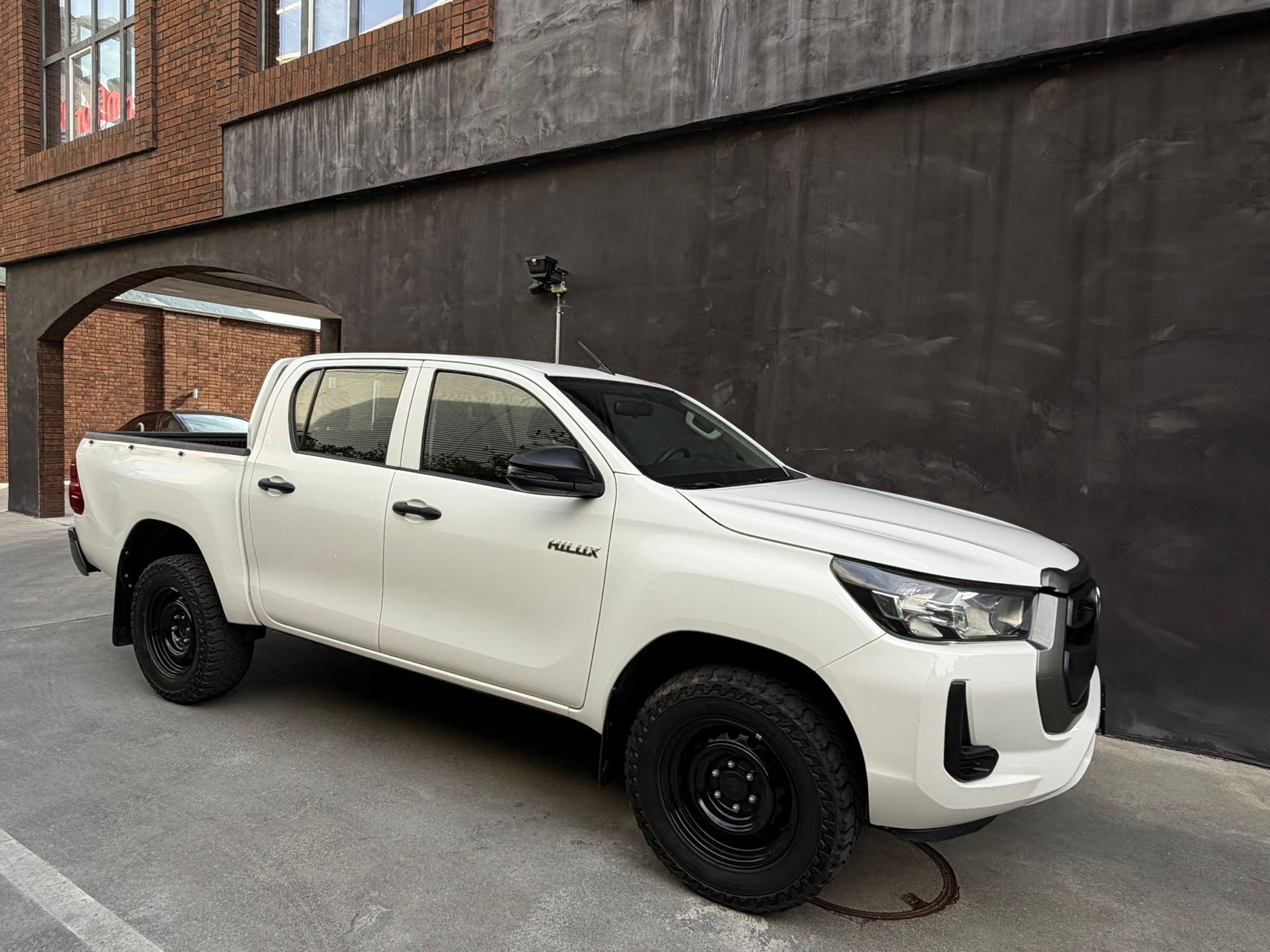 TOYOTA Hilux 2.4D-4D Comfort Double Cab 4x4-image-3