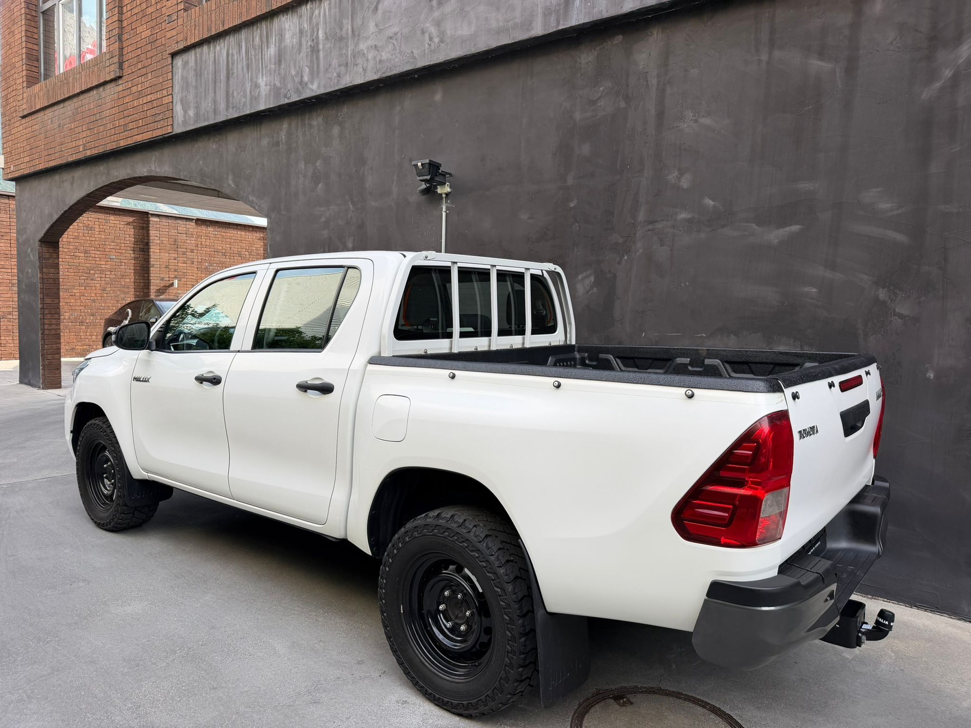 TOYOTA Hilux 2.4D-4D Comfort Double Cab 4x4-image-5