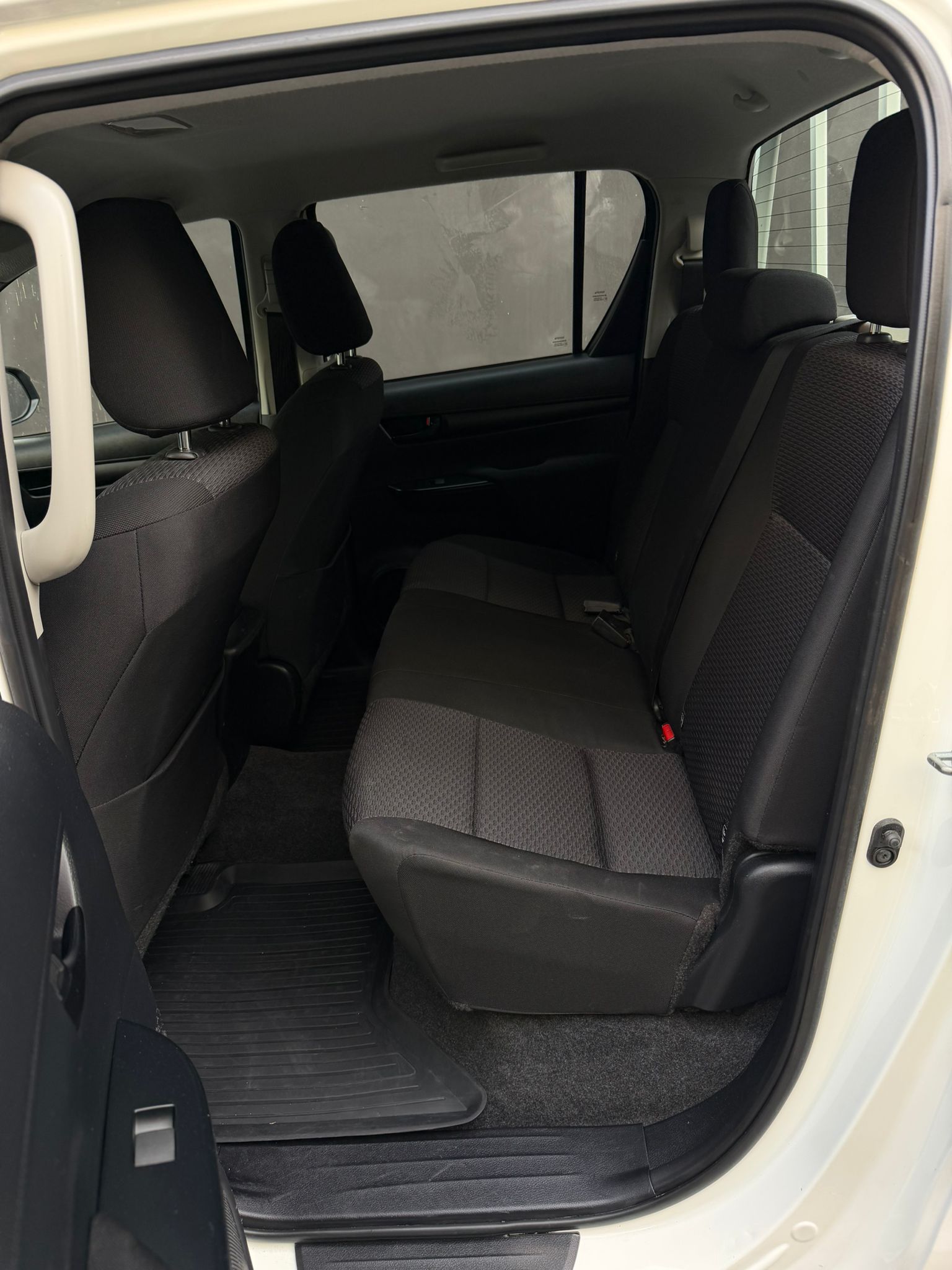 TOYOTA Hilux 2.4D-4D Comfort Double Cab 4x4-image-12