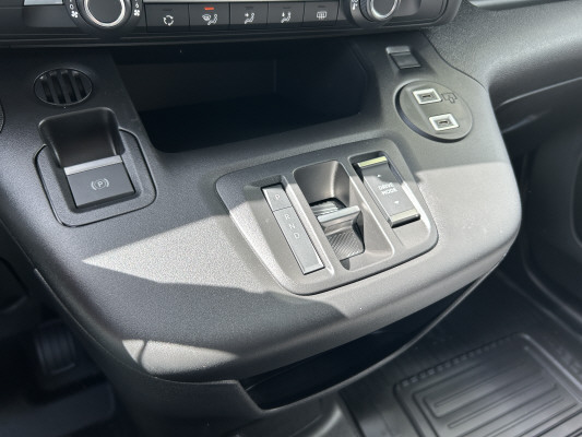 TOYOTA Proace C. Van EV Active L-image-12