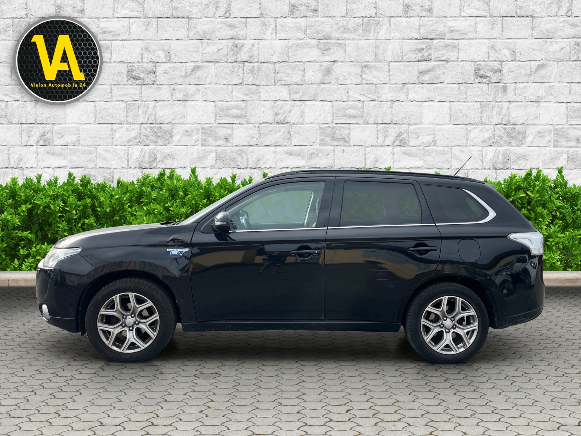 MITSUBISHI Outlander 2.0 PHEV Navigator eAssist-image-0