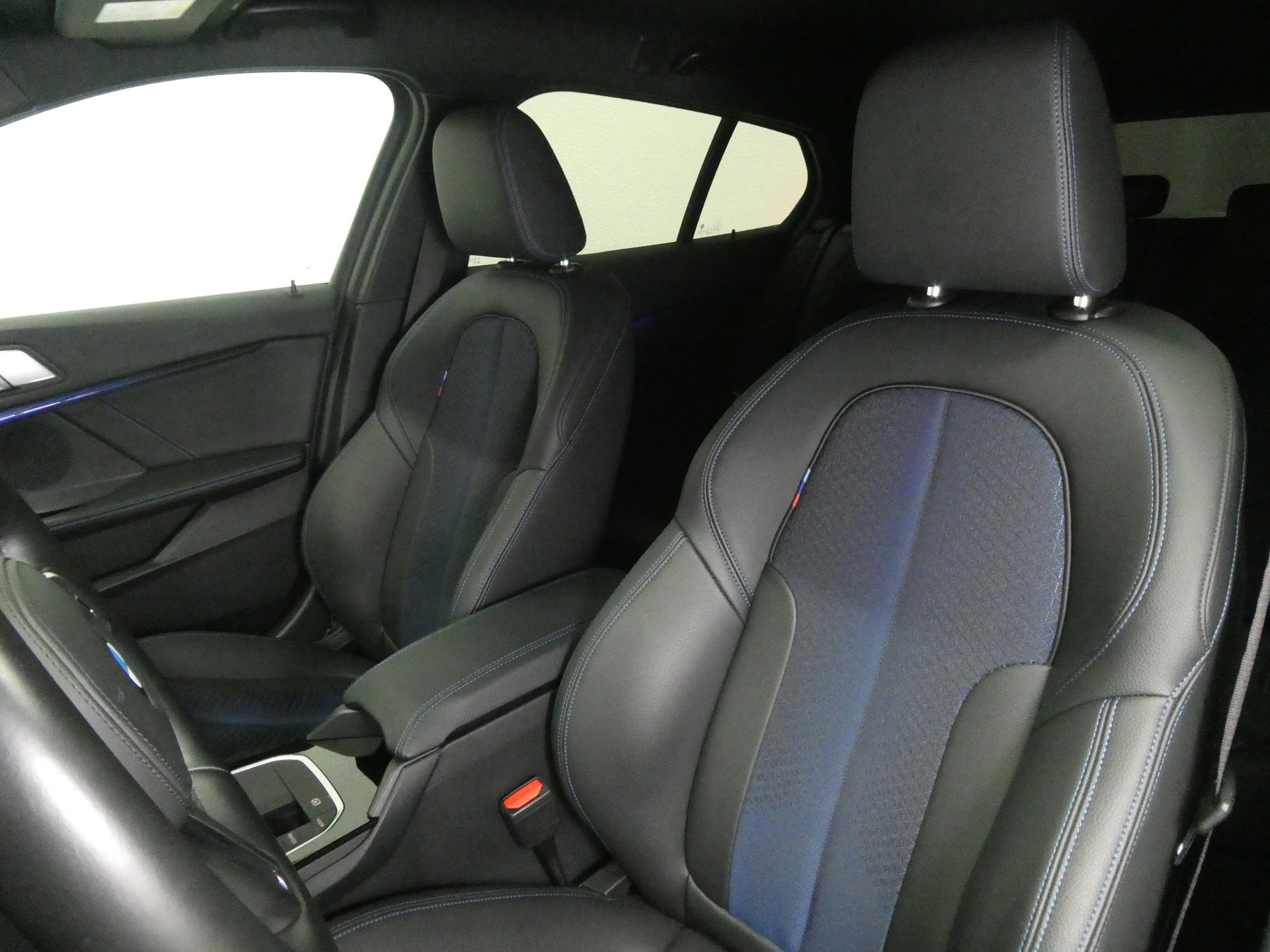 BMW 120d xDrive Steptronic M Sport - Navi - LED - Teil-Leder - Kamera - 190 PS-image-9