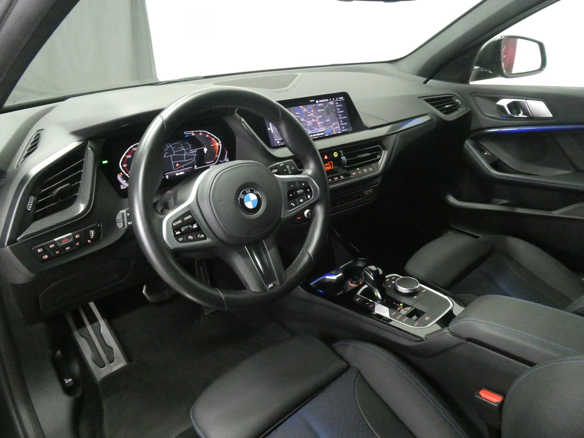 BMW 120d xDrive Steptronic M Sport - Navi - LED - Teil-Leder - Kamera - 190 PS-image-8
