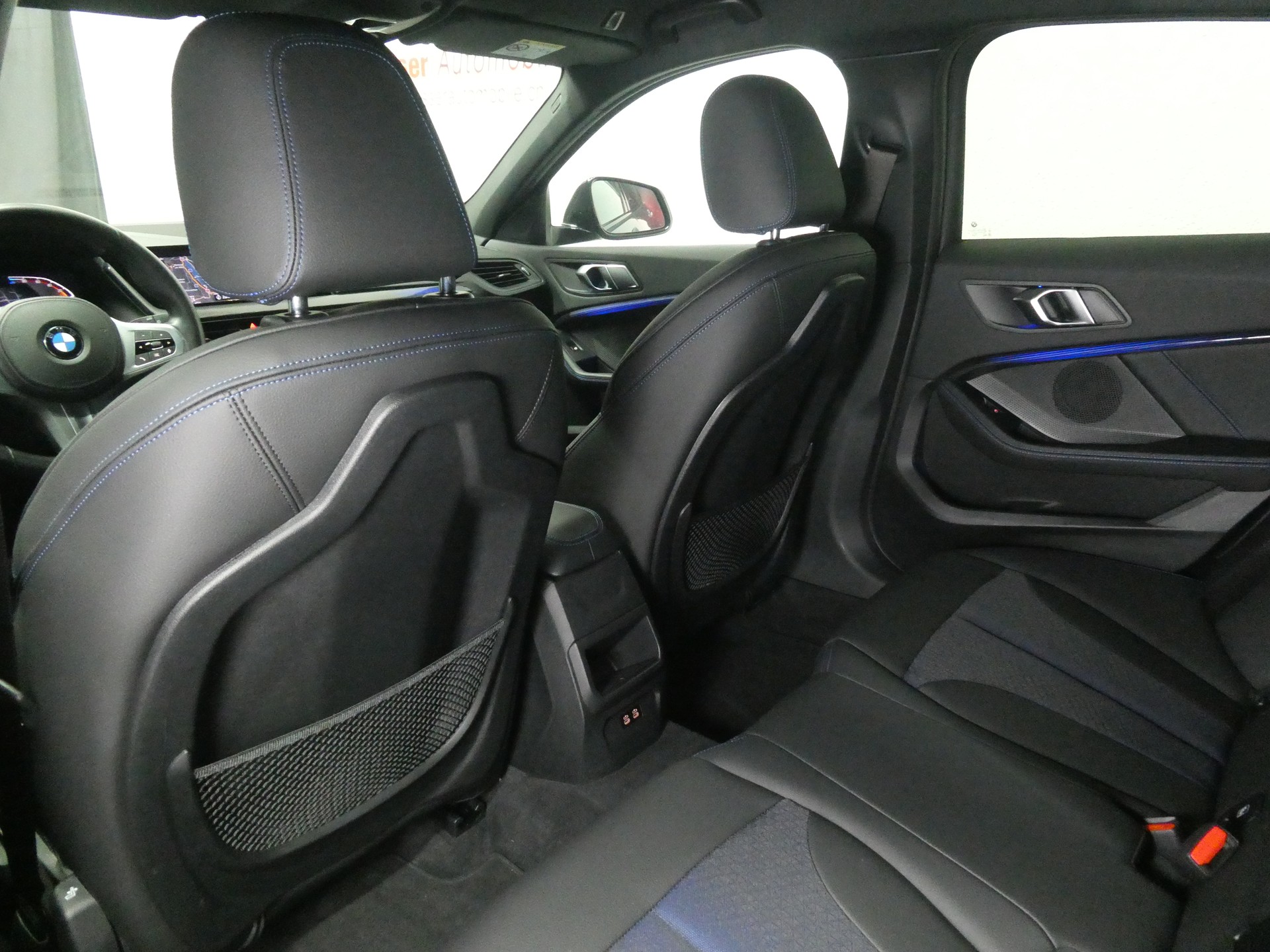 BMW 120d xDrive Steptronic M Sport - Navi - LED - Teil-Leder - Kamera - 190 PS-image-10