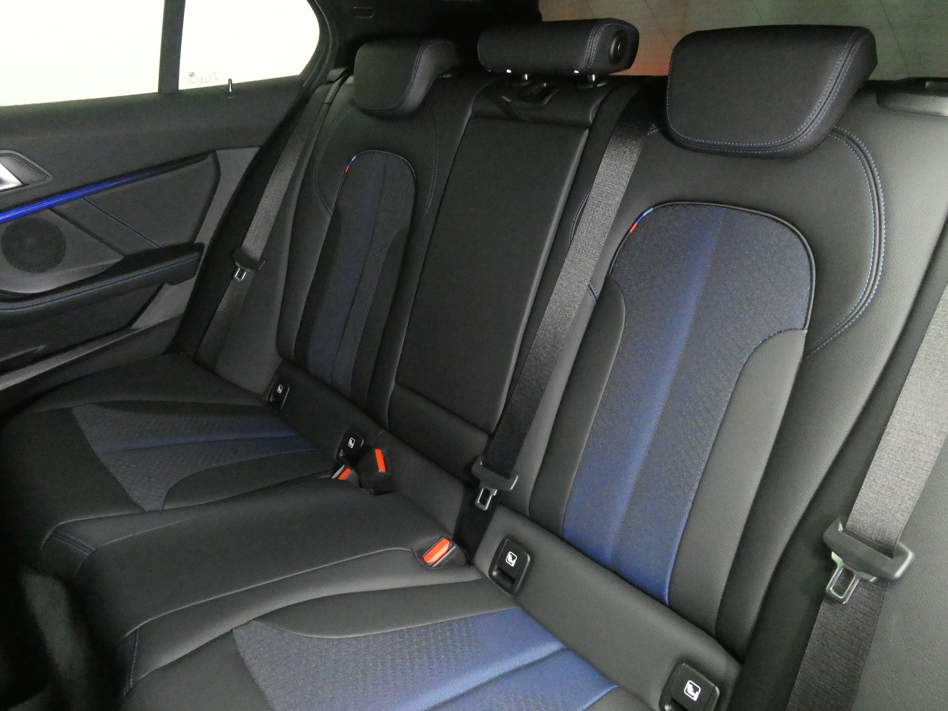 BMW 120d xDrive Steptronic M Sport - Navi - LED - Teil-Leder - Kamera - 190 PS-image-11