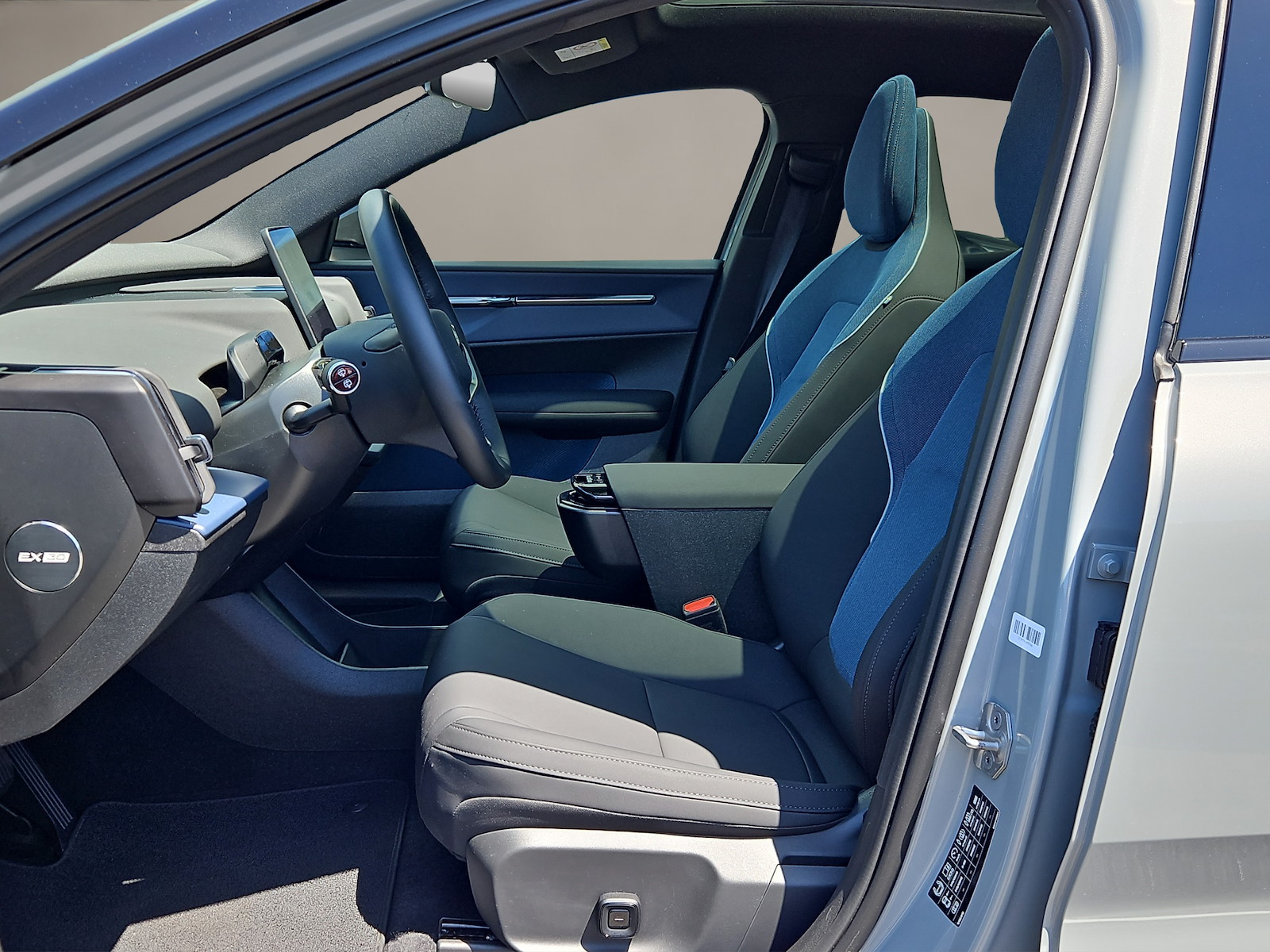 VOLVO EX 30 E60 Twin Ultra Performance AWD-image-8
