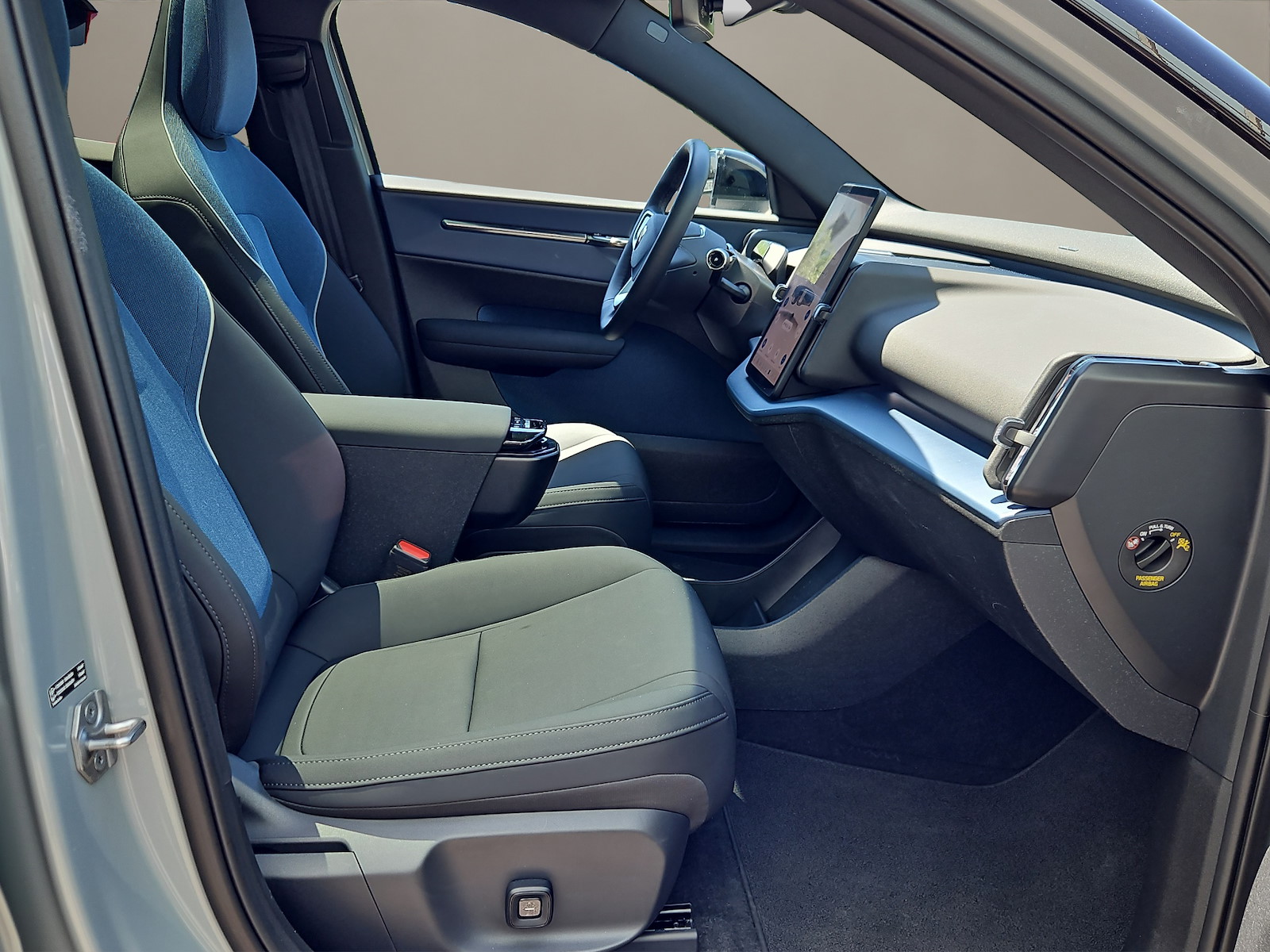 VOLVO EX 30 E60 Twin Ultra Performance AWD-image-10