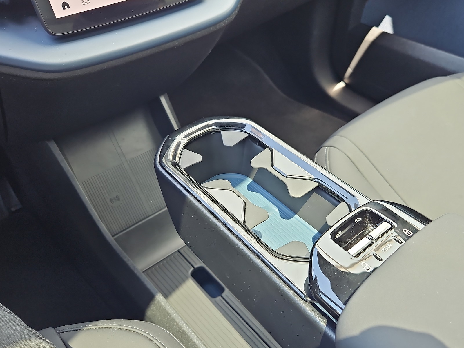 VOLVO EX 30 E60 Twin Ultra Performance AWD-image-13