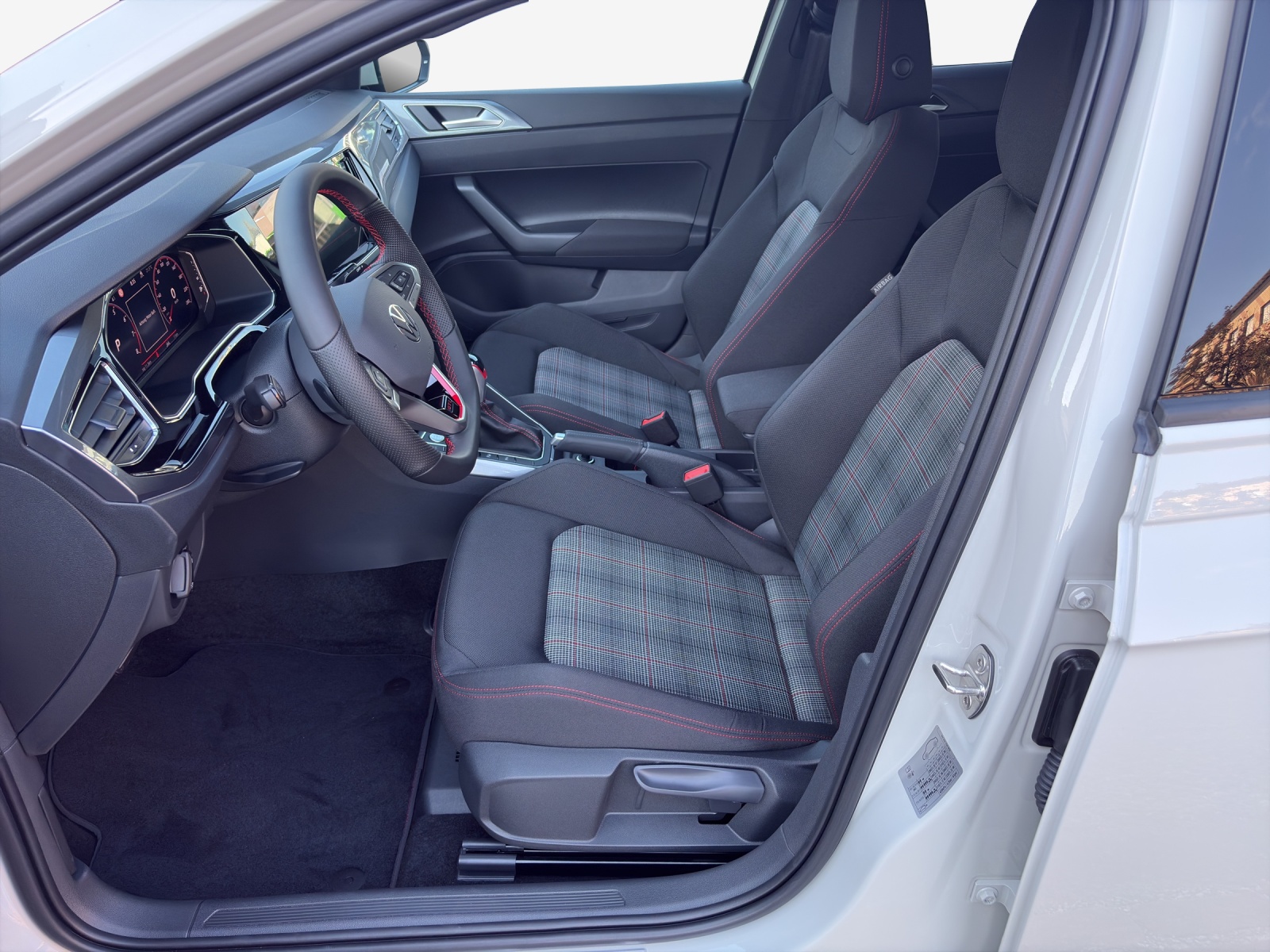 VW Polo 2.0 TSI GTI DSG-image-7