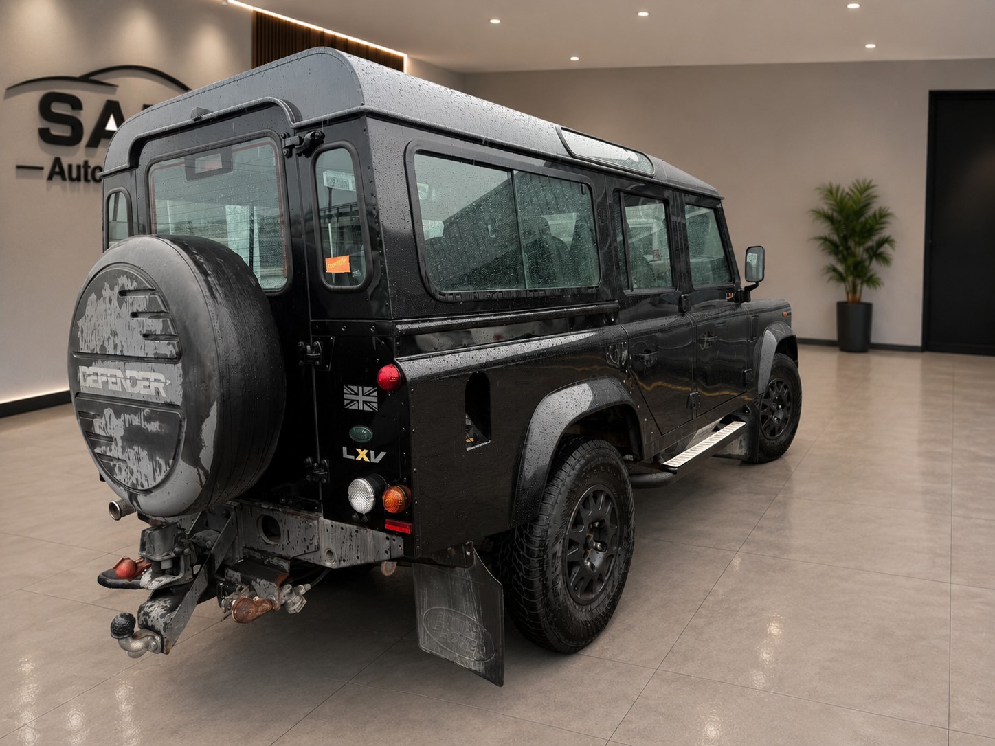 LAND ROVER Defender 110 2.2 TD4 Station Wagon-image-3