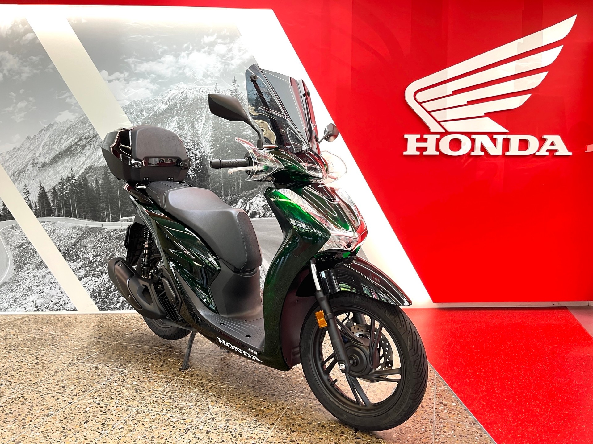 HONDA SH 125 Sporty inkl. Keyless-Case und Windschild-showroom-element-2