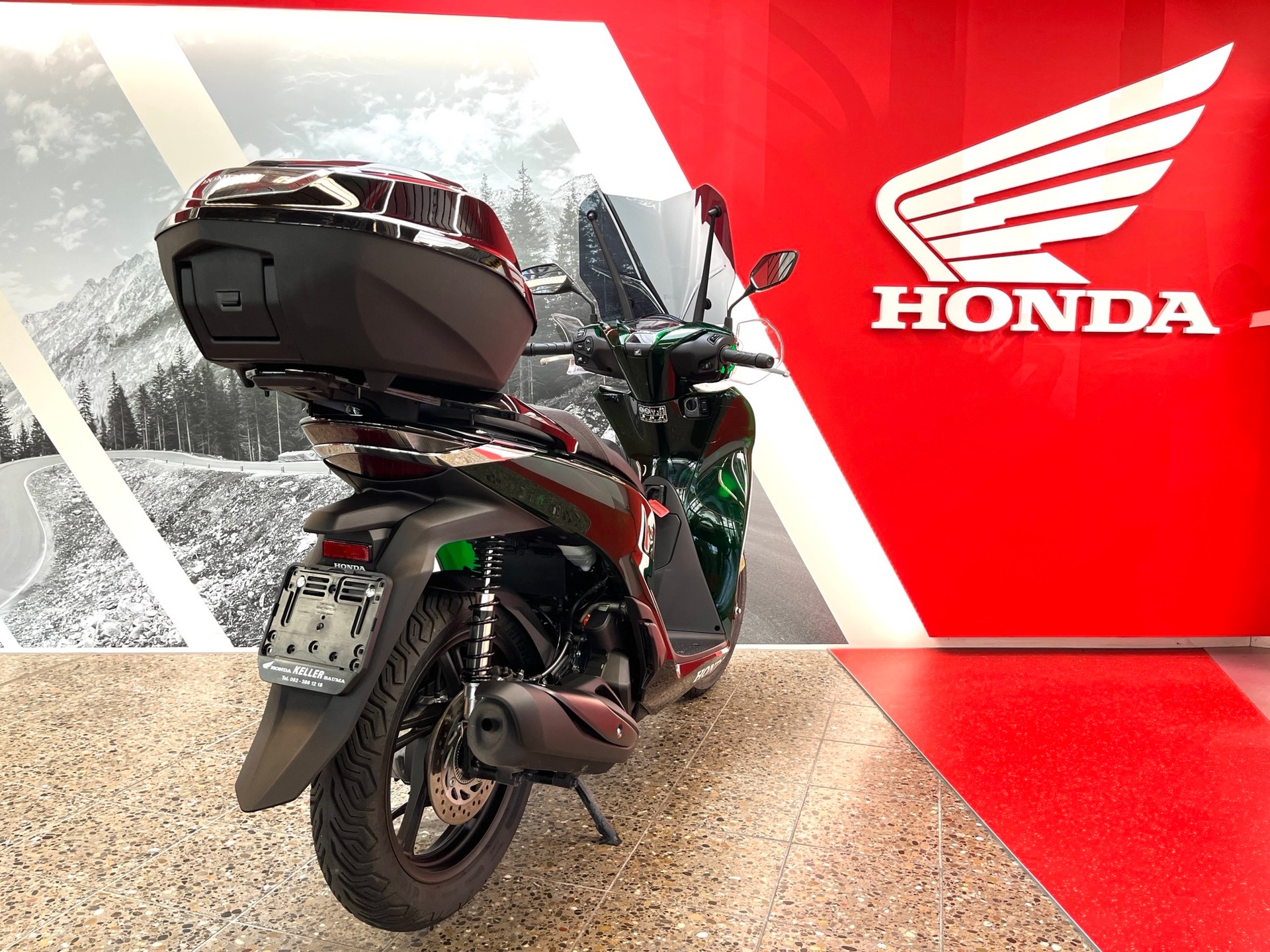 HONDA SH 125 Sporty inkl. Keyless-Case und Windschild-showroom-element-3