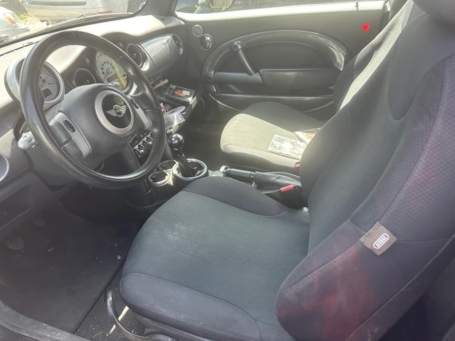 MINI One Cabriolet-image-6