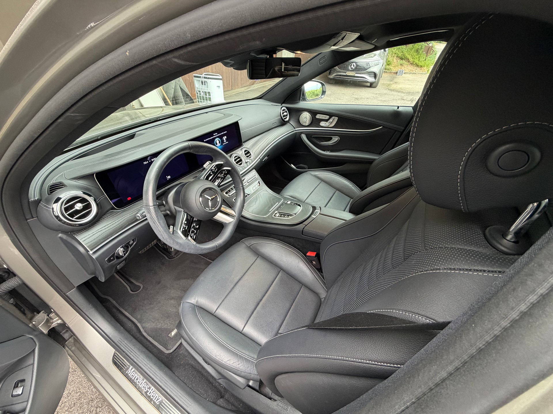 MERCEDES-BENZ E 220 d Swiss Star AMG Line 4matic-image-3