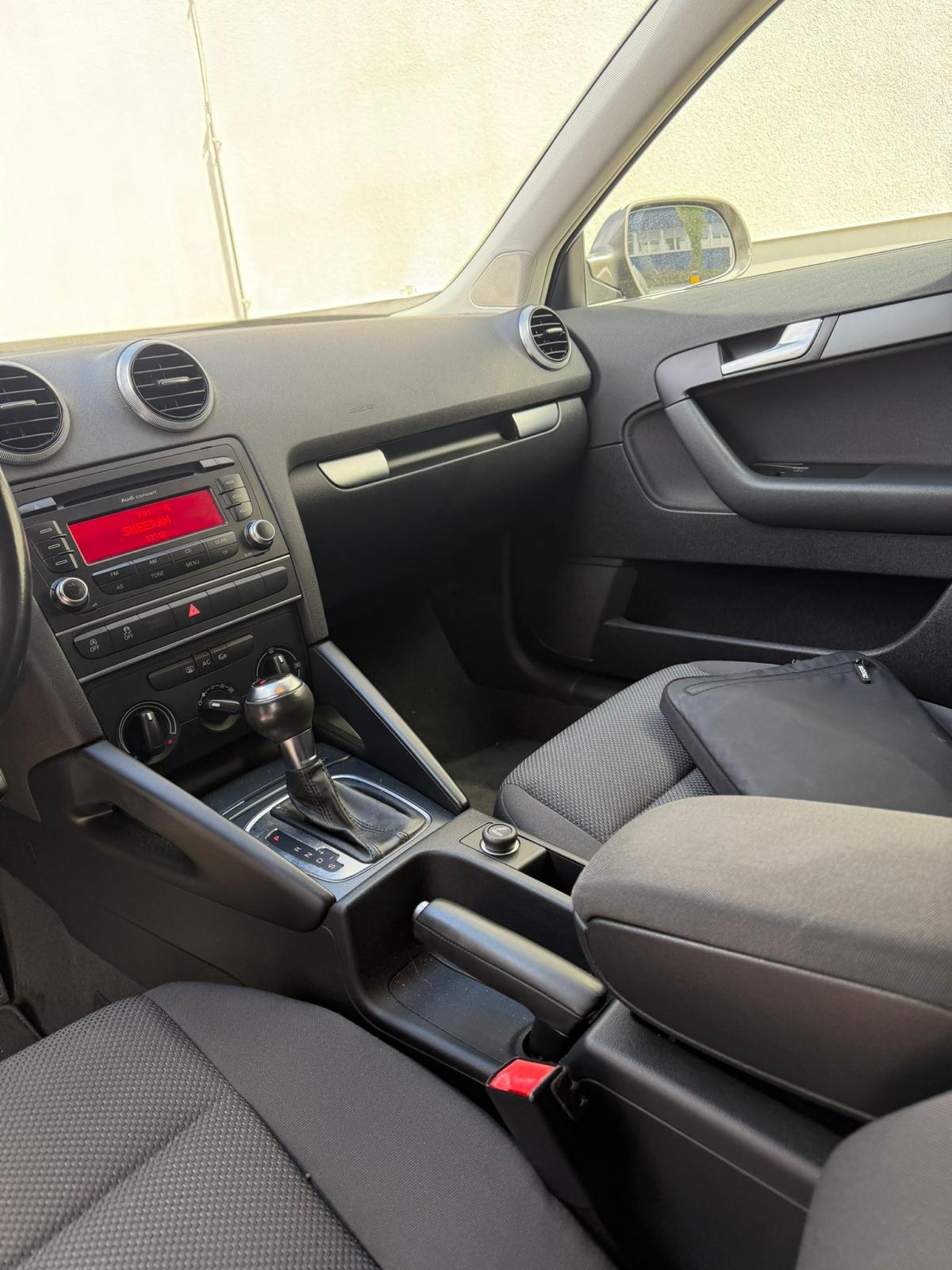 AUDI A3 Sportback 1.4 TFSI Attraction S-tronic-image-10