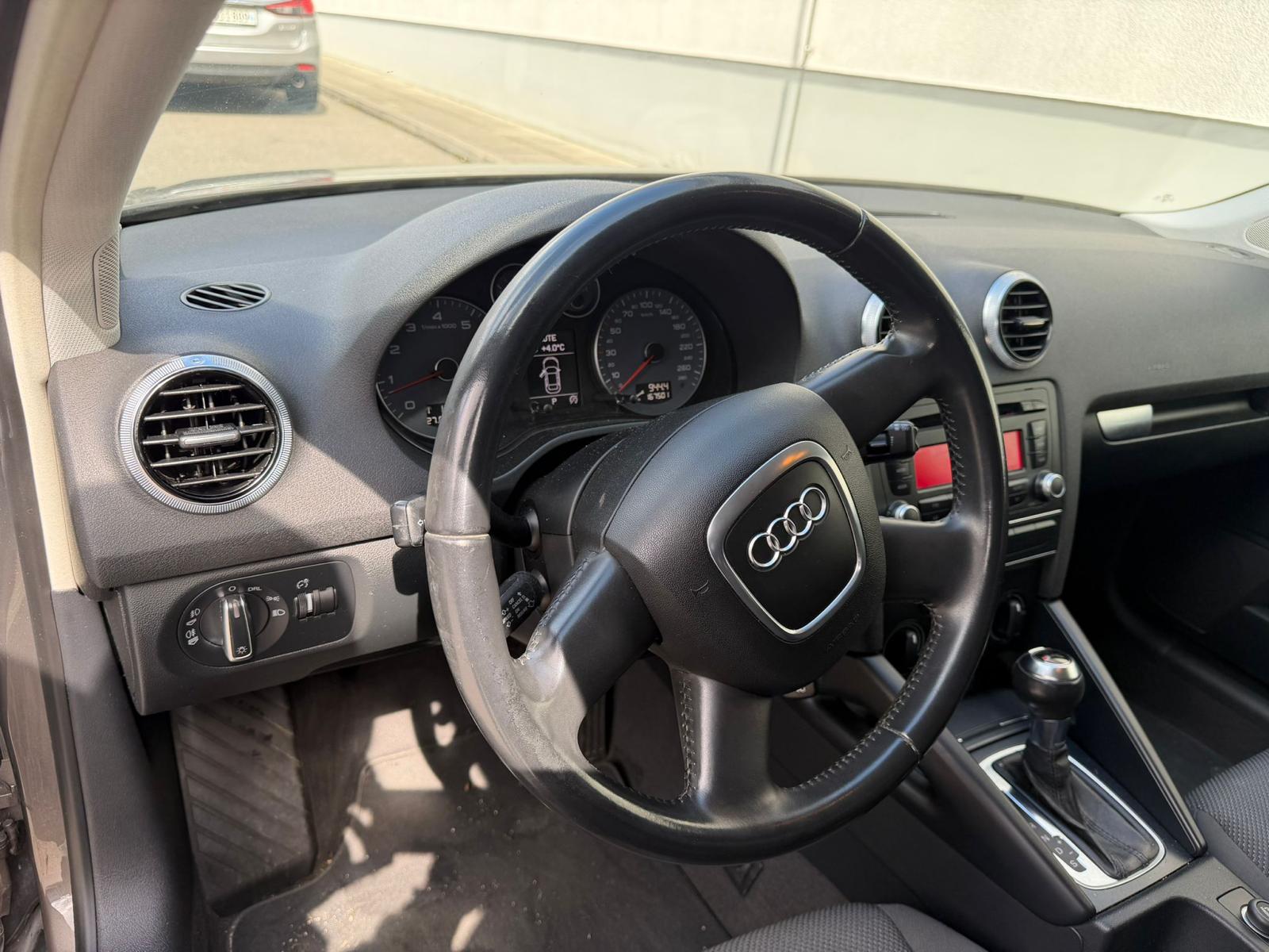 AUDI A3 Sportback 1.4 TFSI Attraction S-tronic-image-7