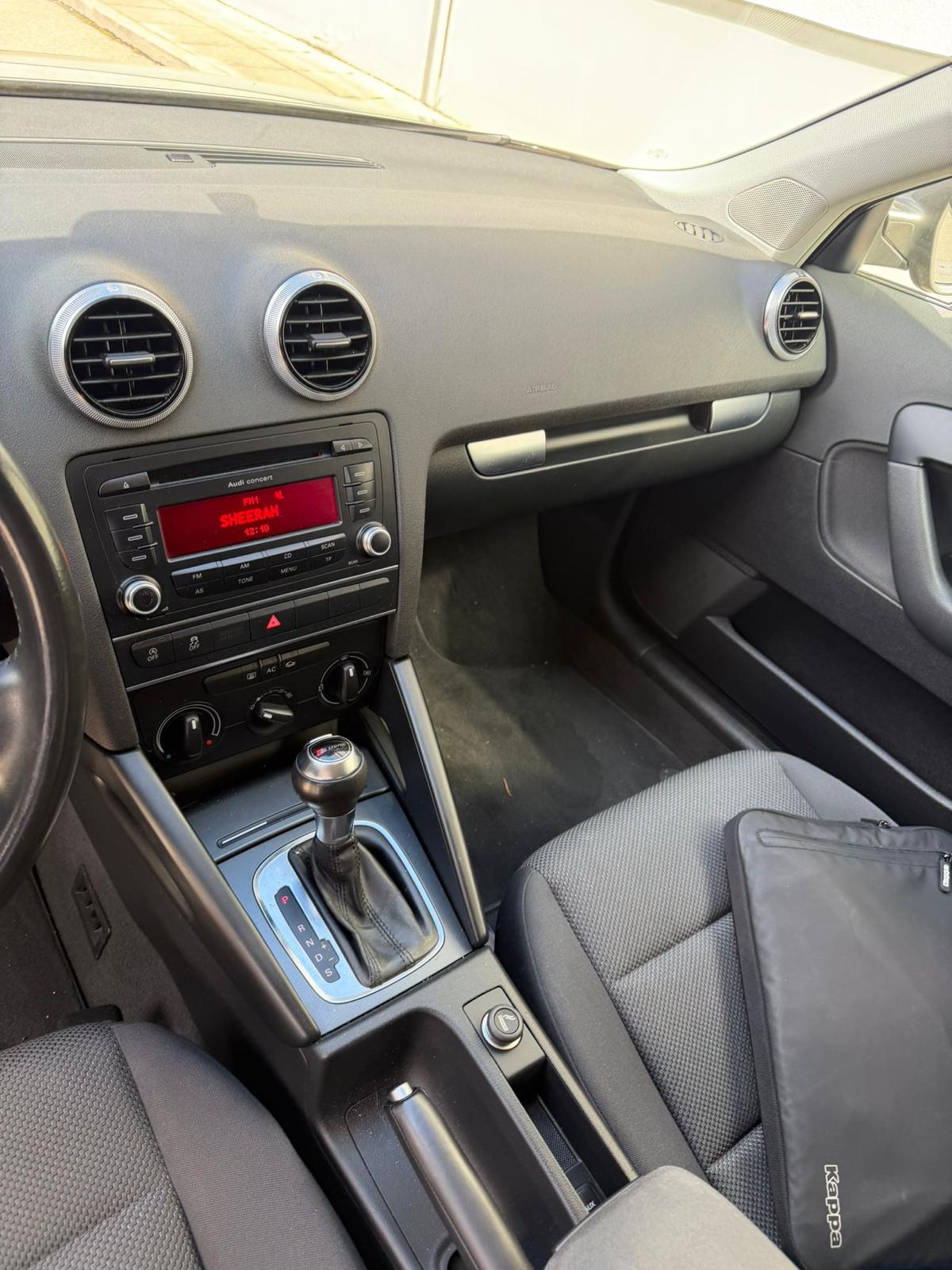 AUDI A3 Sportback 1.4 TFSI Attraction S-tronic-image-4