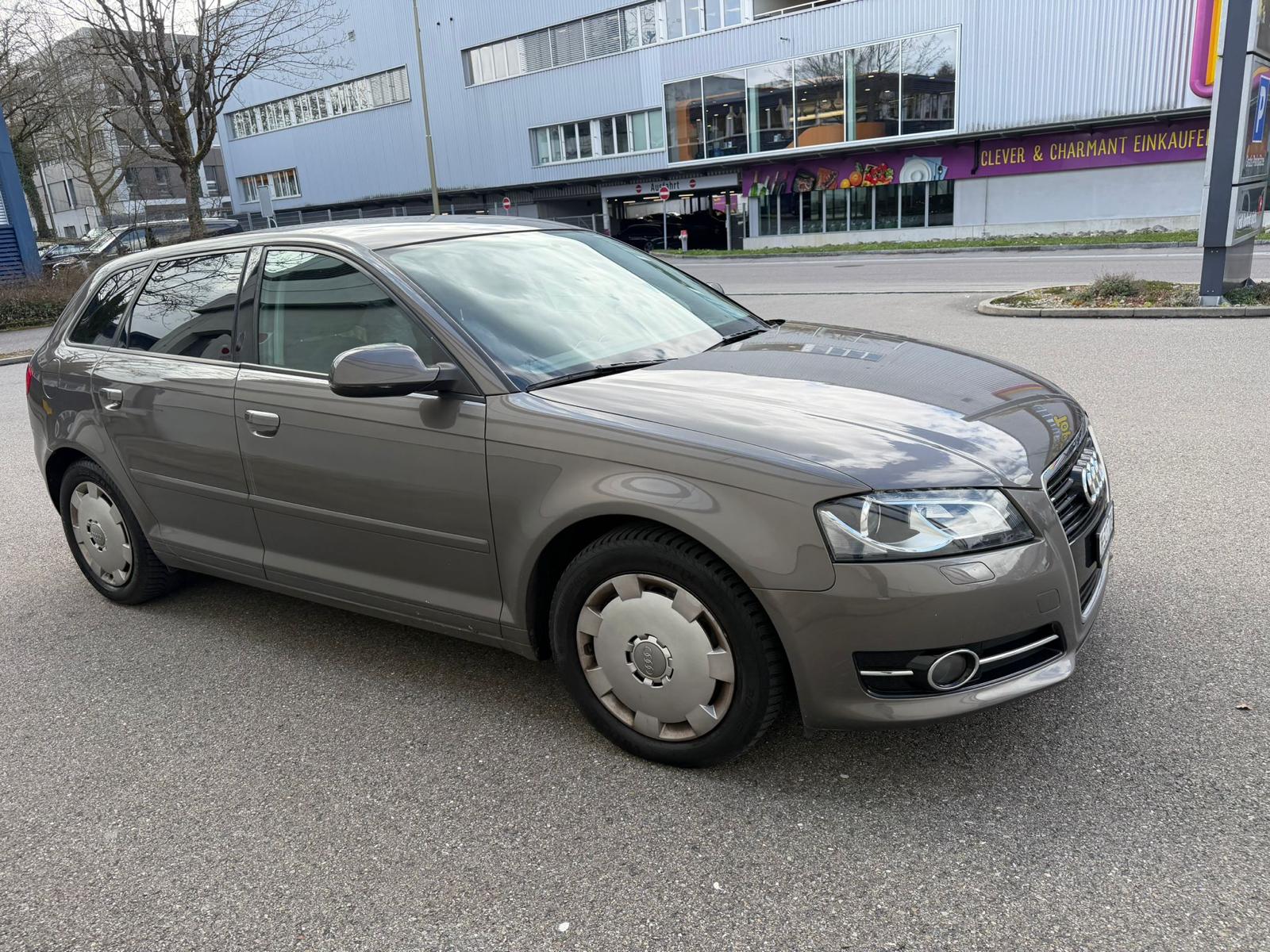 AUDI A3 Sportback 1.4 TFSI Attraction S-tronic-image-1