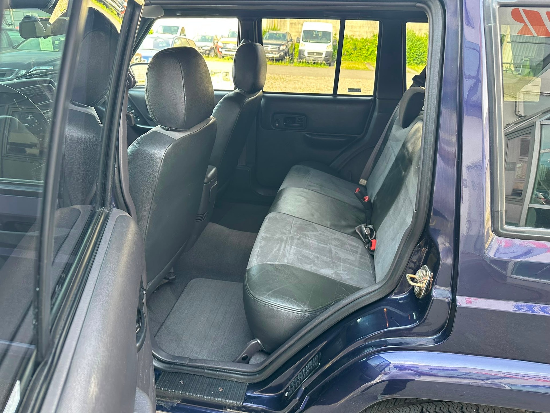 JEEP Cherokee 4.0 Sport Ltd-image-10