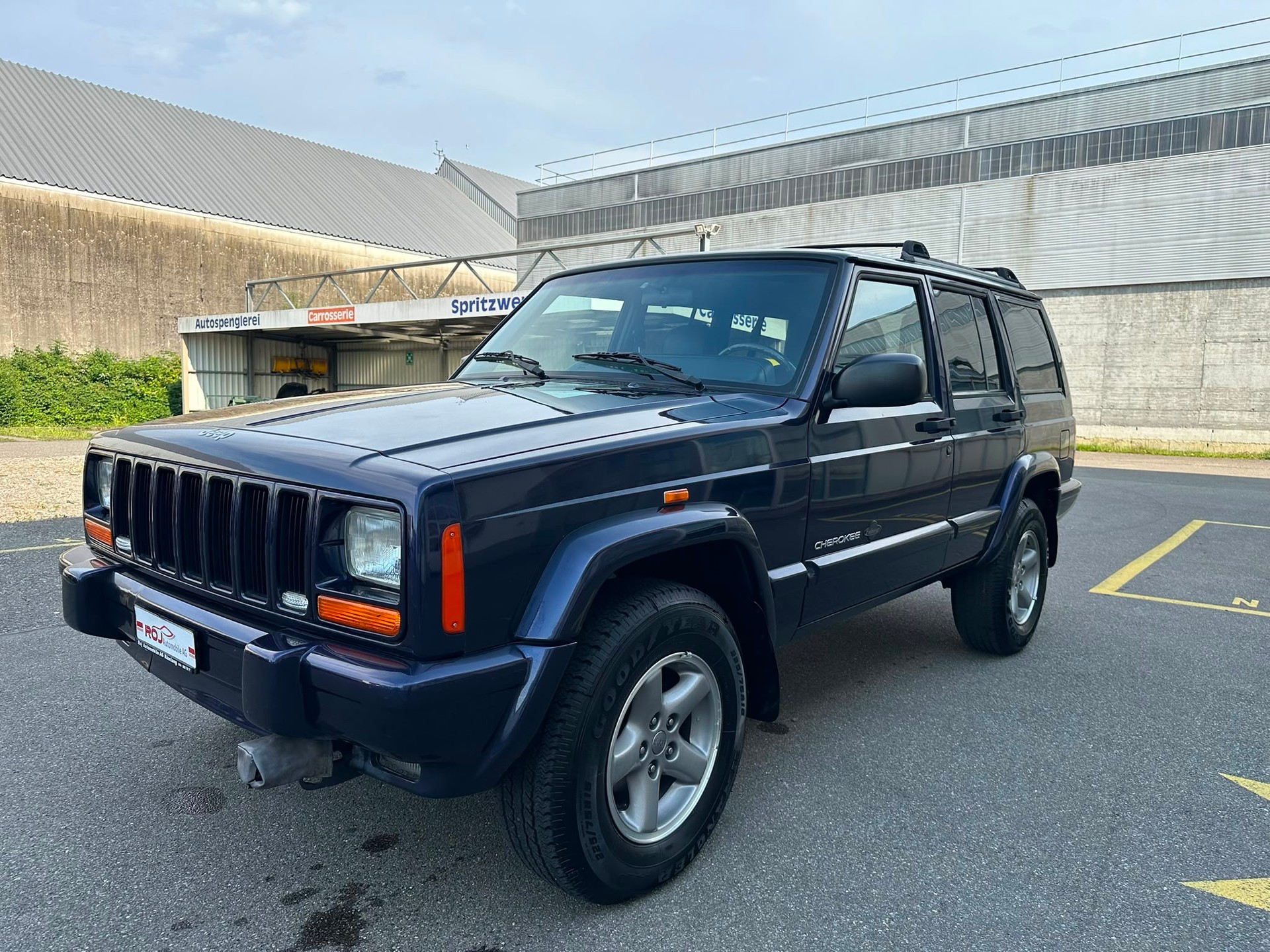 JEEP Cherokee 4.0 Sport Ltd-image-2