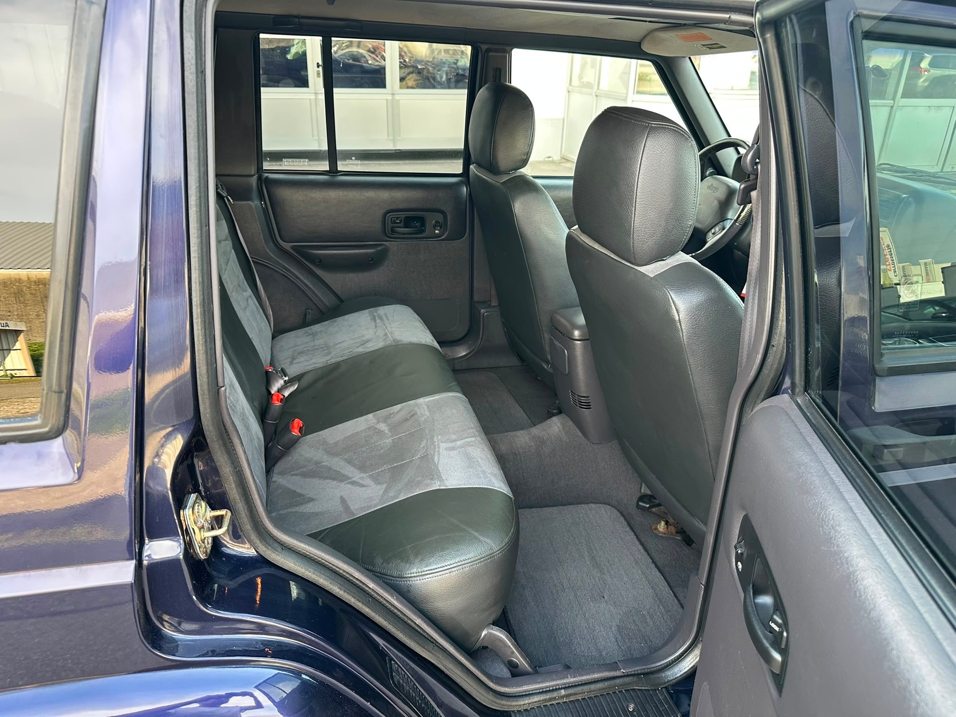 JEEP Cherokee 4.0 Sport Ltd-image-17