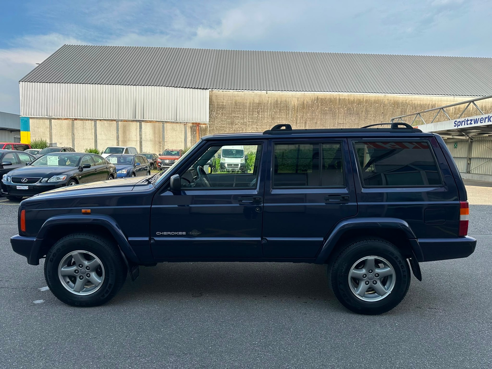 JEEP Cherokee 4.0 Sport Ltd-image-1