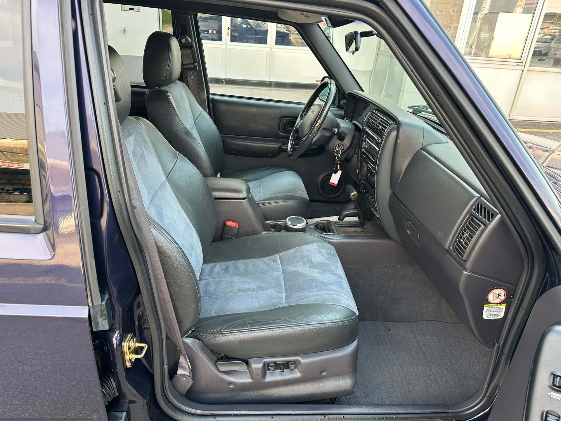 JEEP Cherokee 4.0 Sport Ltd-image-18