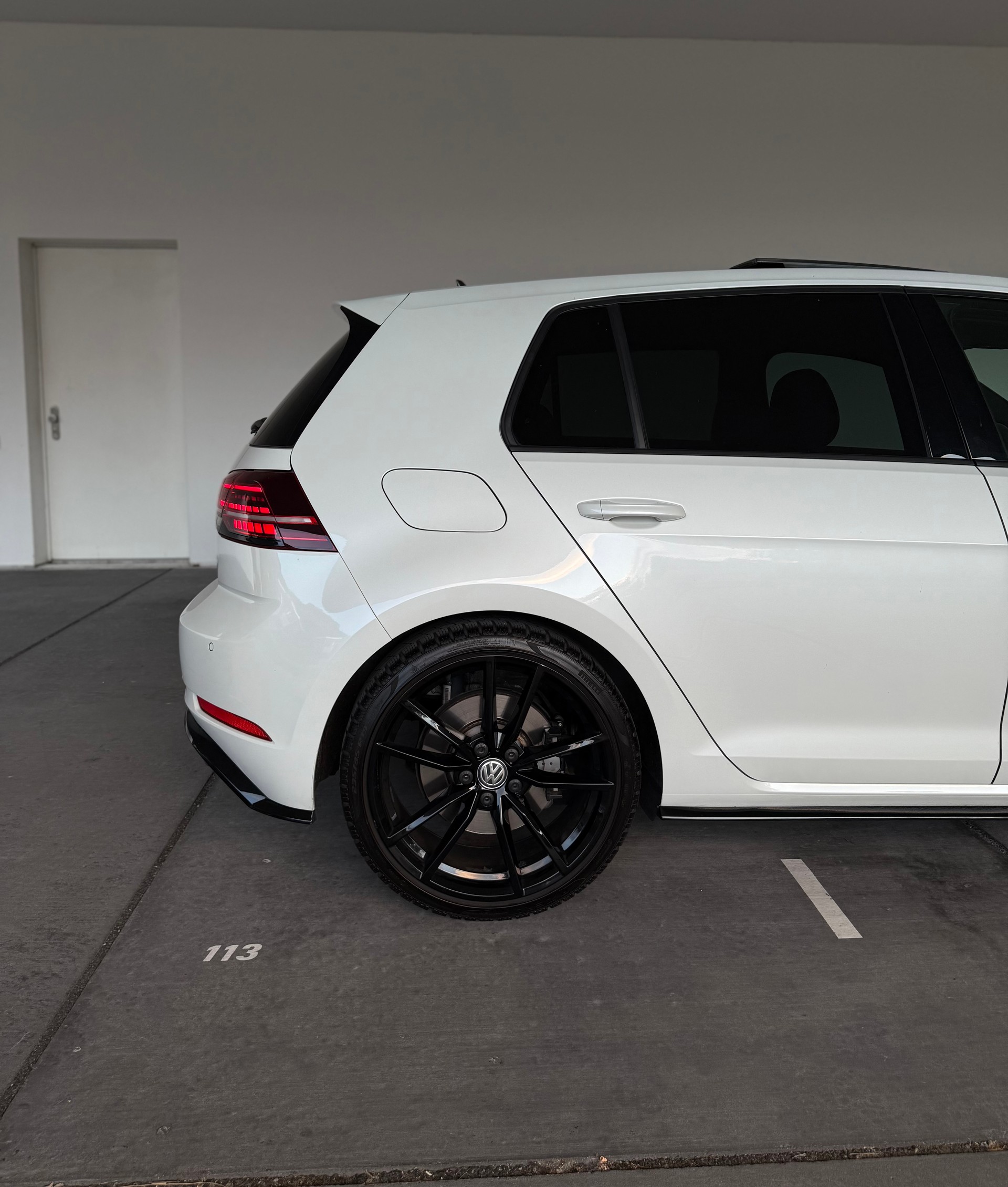 VW Golf 2.0 TSI R 4Motion DSG-image-9
