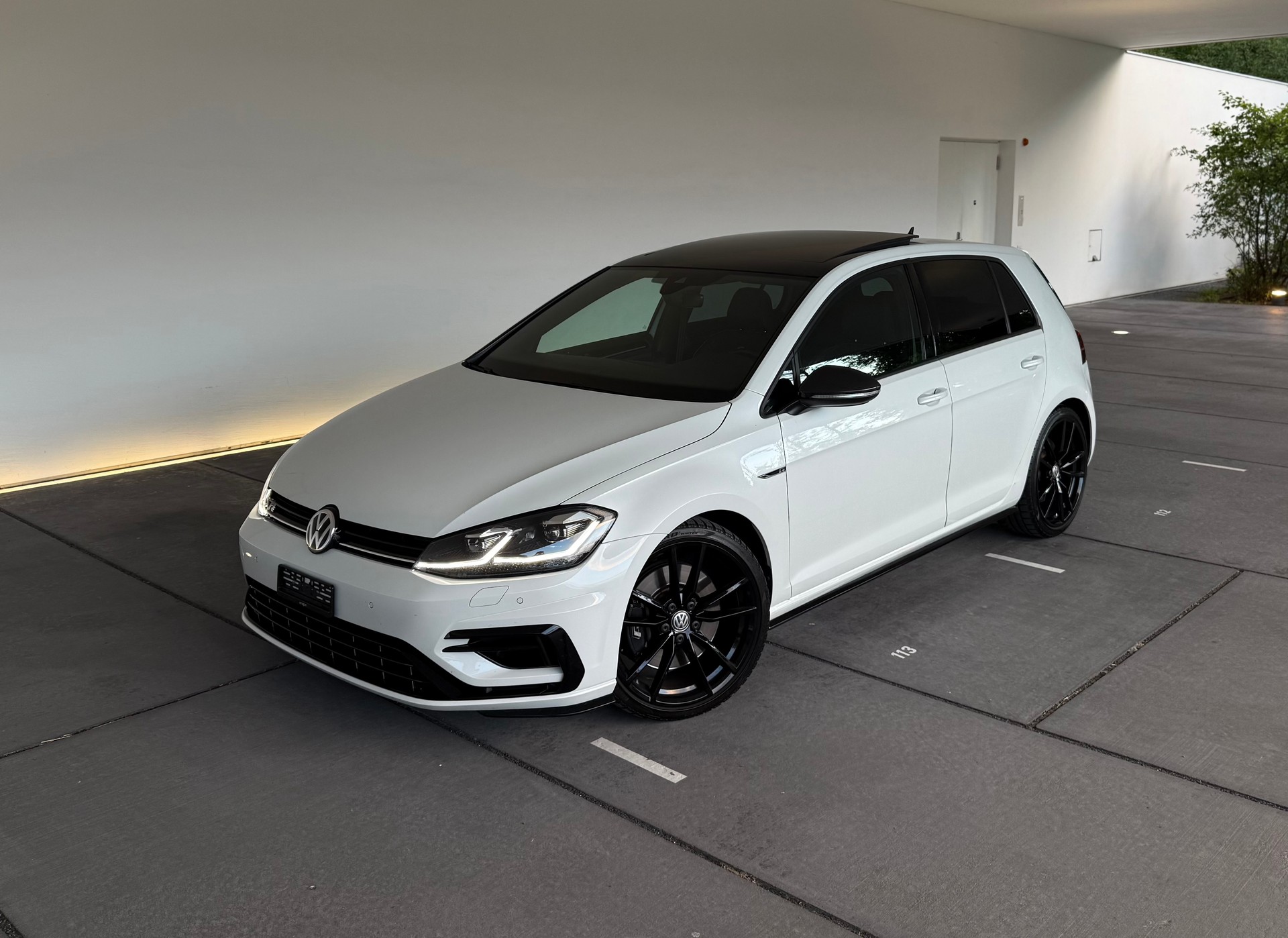 VW Golf 2.0 TSI R 4Motion DSG-image-0