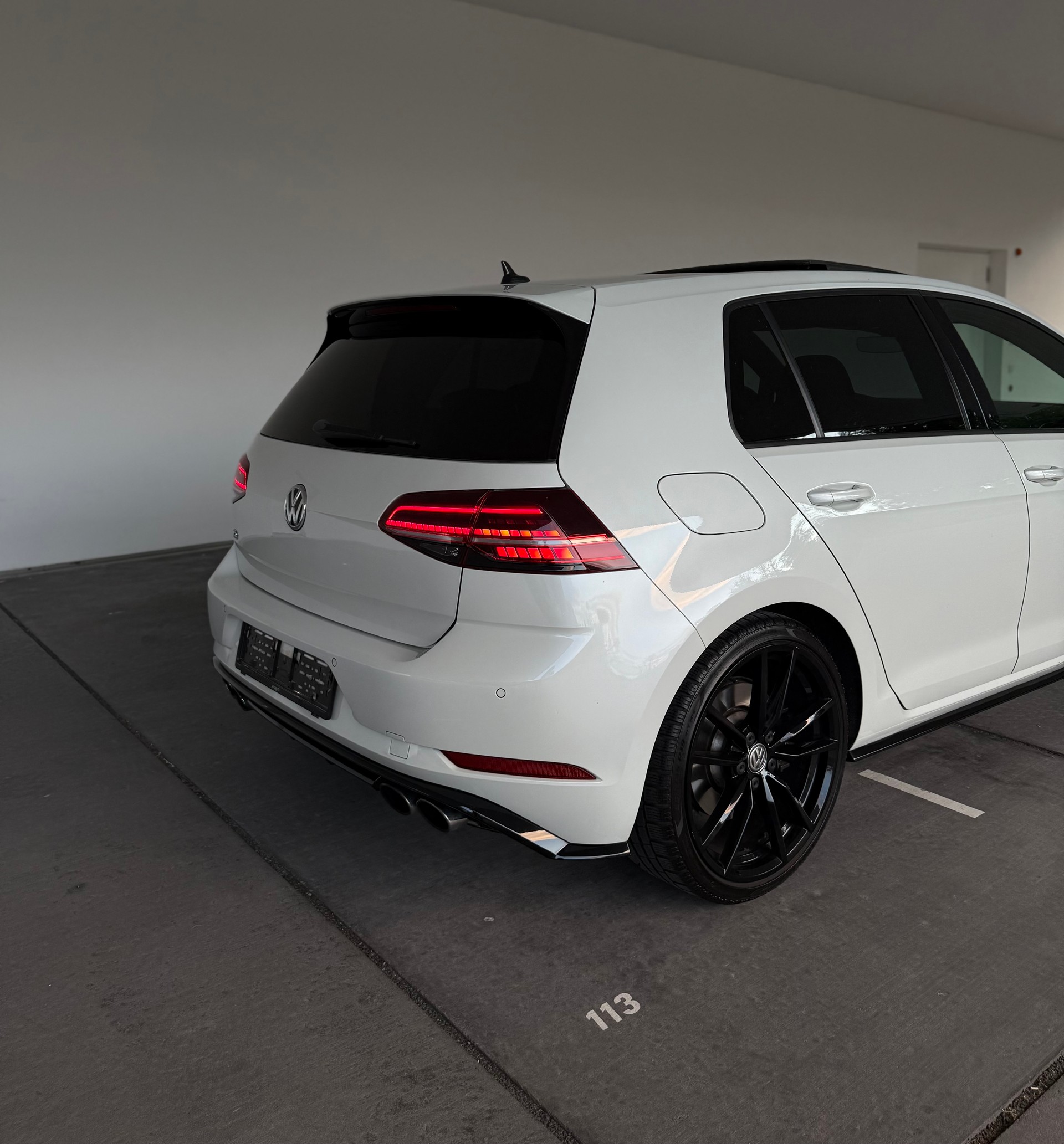 VW Golf 2.0 TSI R 4Motion DSG-image-8