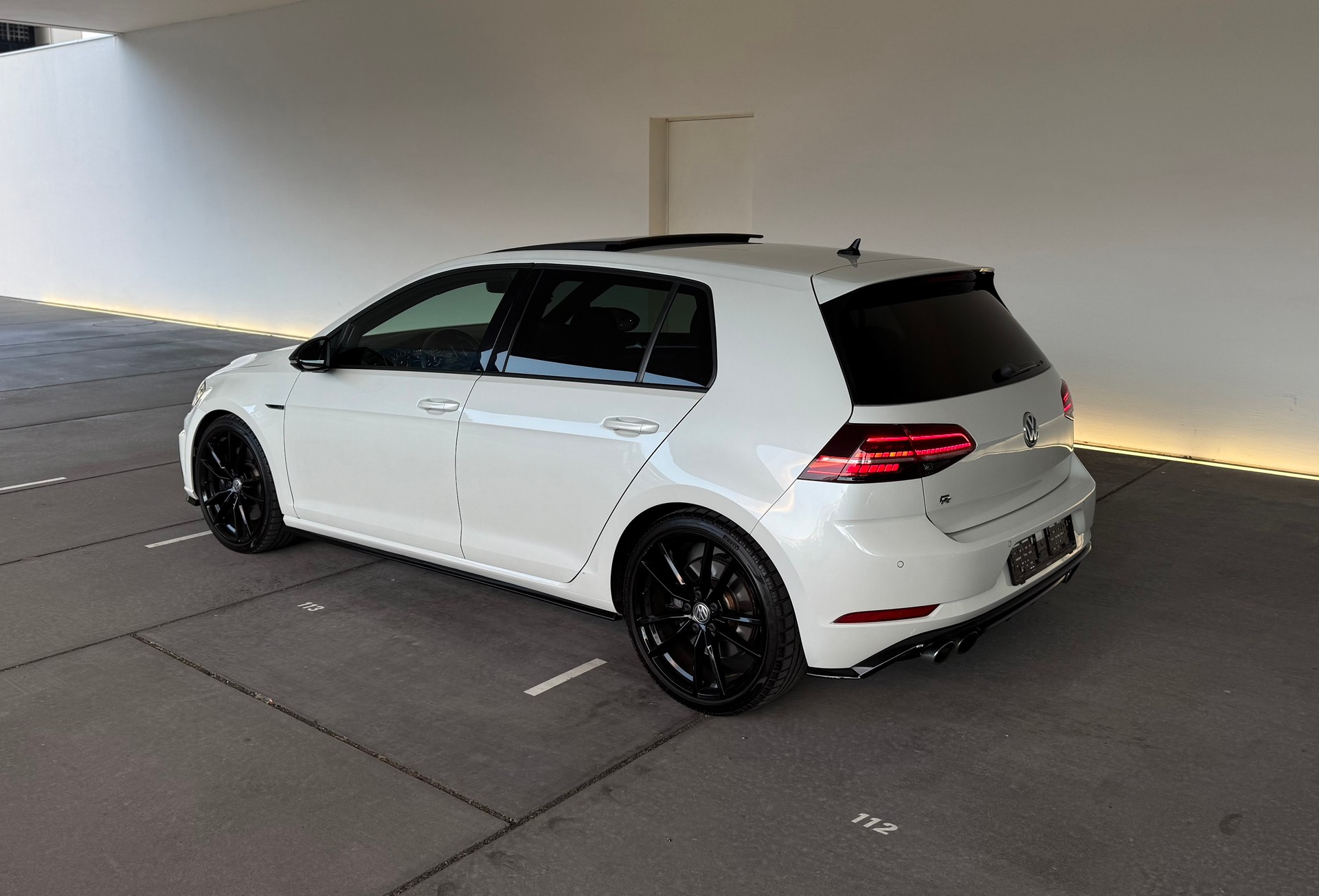 VW Golf 2.0 TSI R 4Motion DSG-image-2