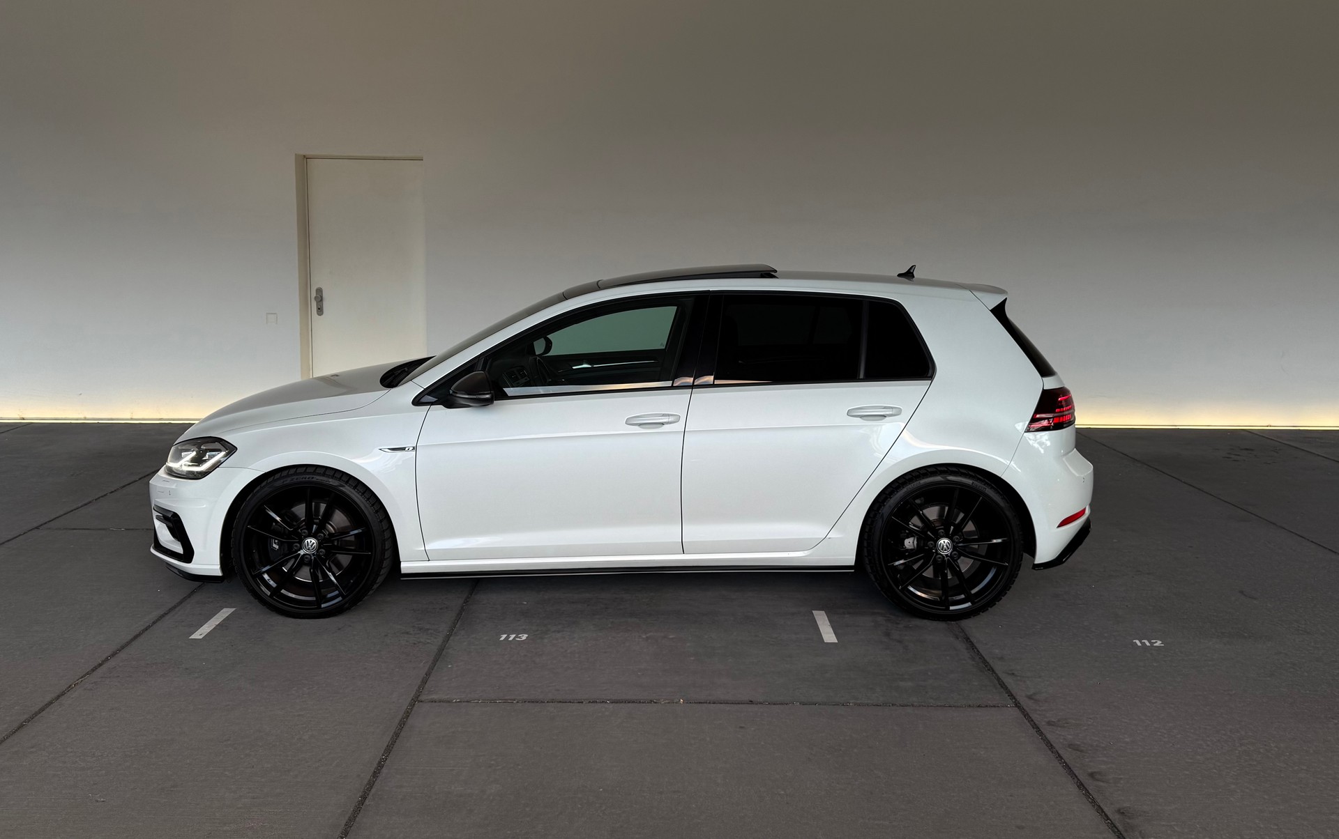 VW Golf 2.0 TSI R 4Motion DSG-image-1