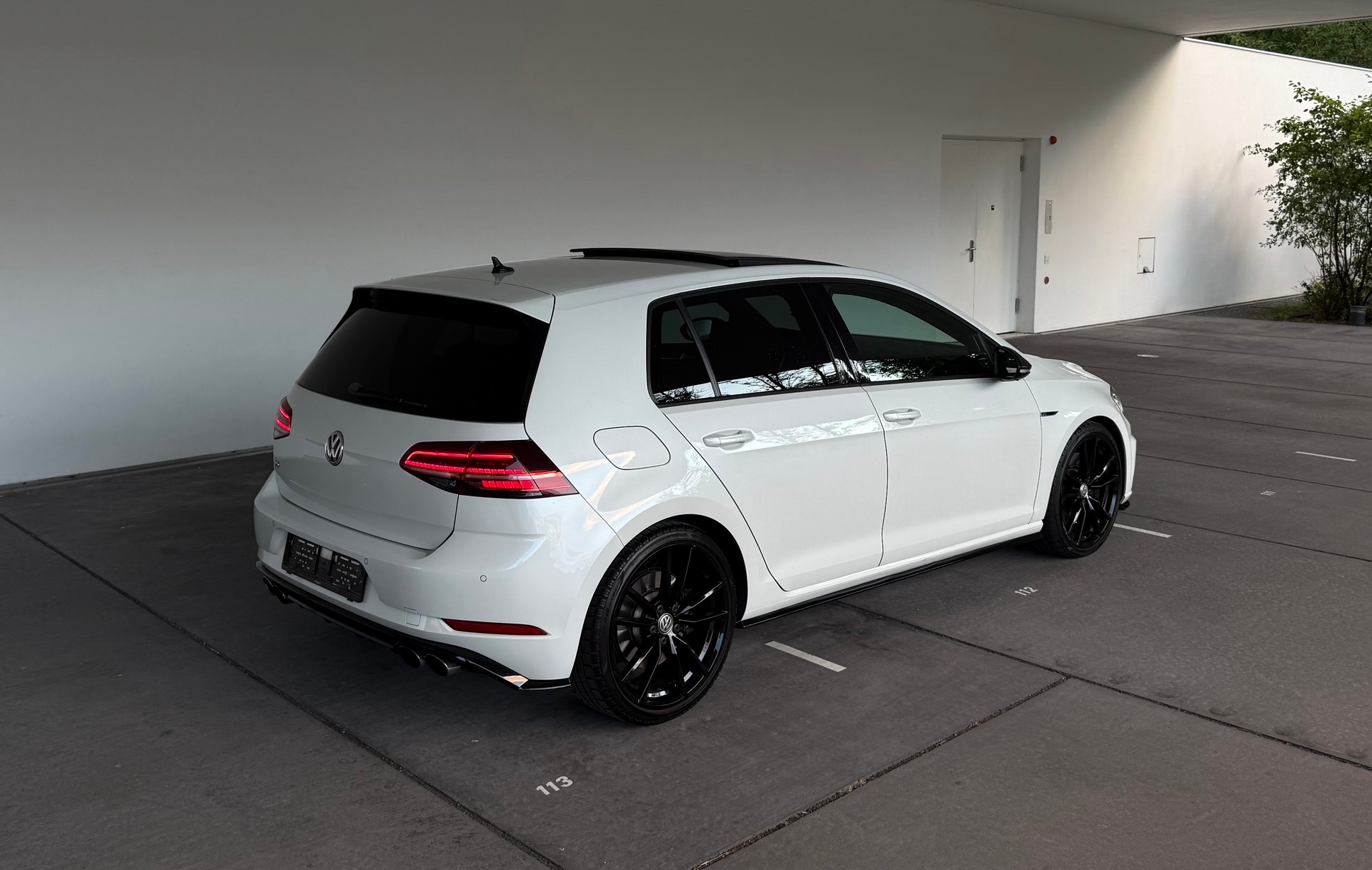 VW Golf 2.0 TSI R 4Motion DSG-image-7