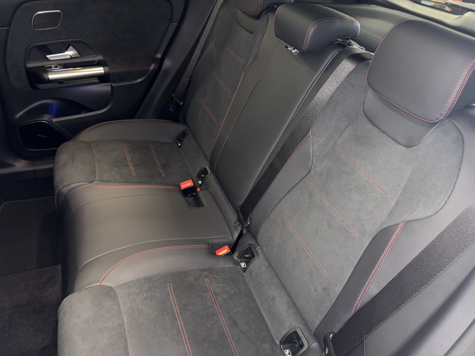 MERCEDES-BENZ GLA 220 4M-image-10