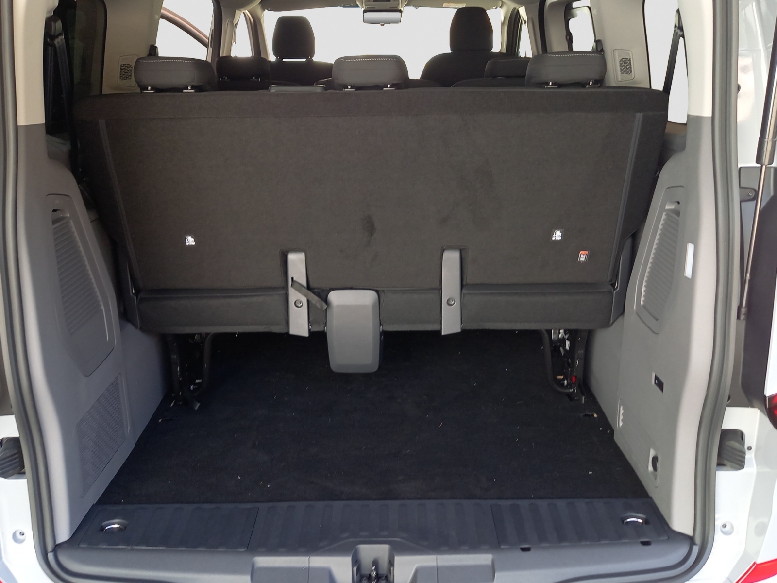 VW Caravelle 2.0 TDI Edition Aut.8 4 Motion-image-9