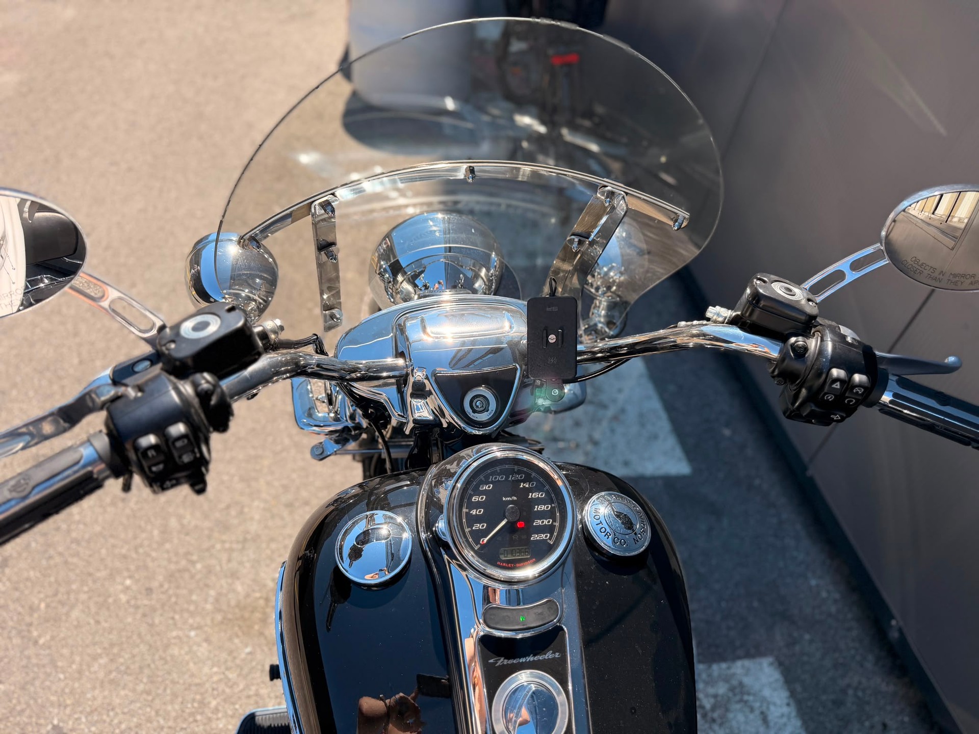 HARLEY-DAVIDSON FLRT Freewheeler-image-5