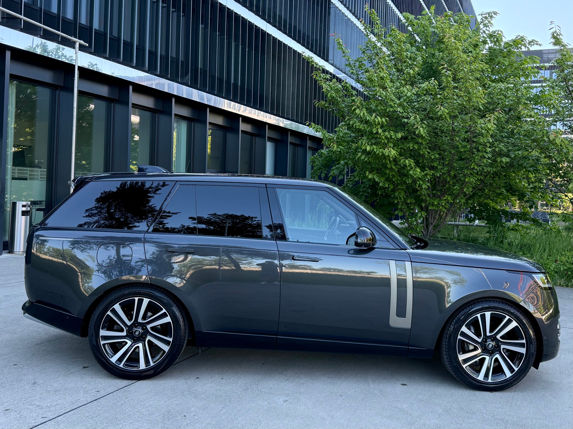 LAND ROVER Range Rover D300 3.0D I6 MHEV SE Automatic-image-4