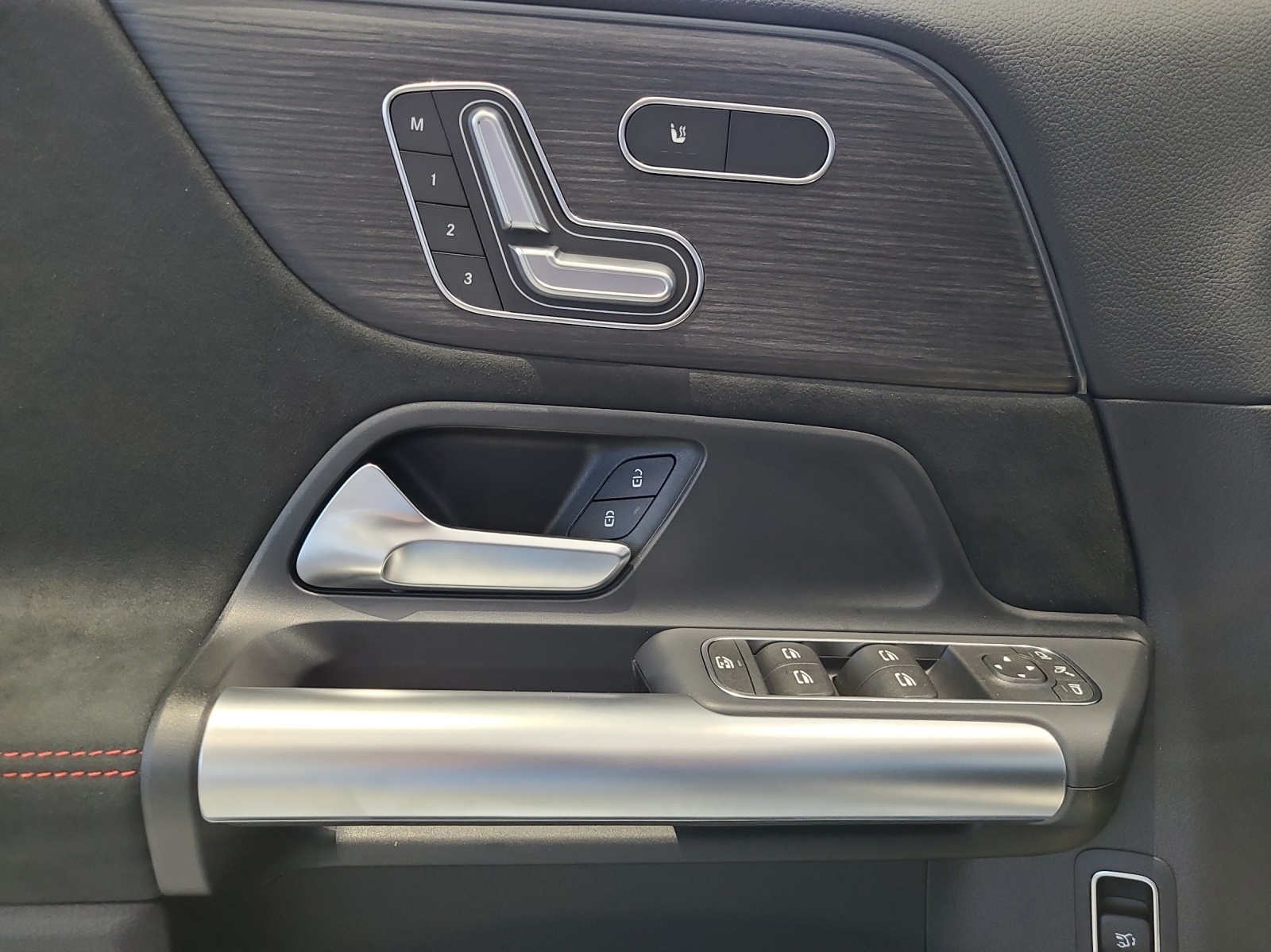 MERCEDES-BENZ GLA 220 4Matic 8G-DCT-image-8