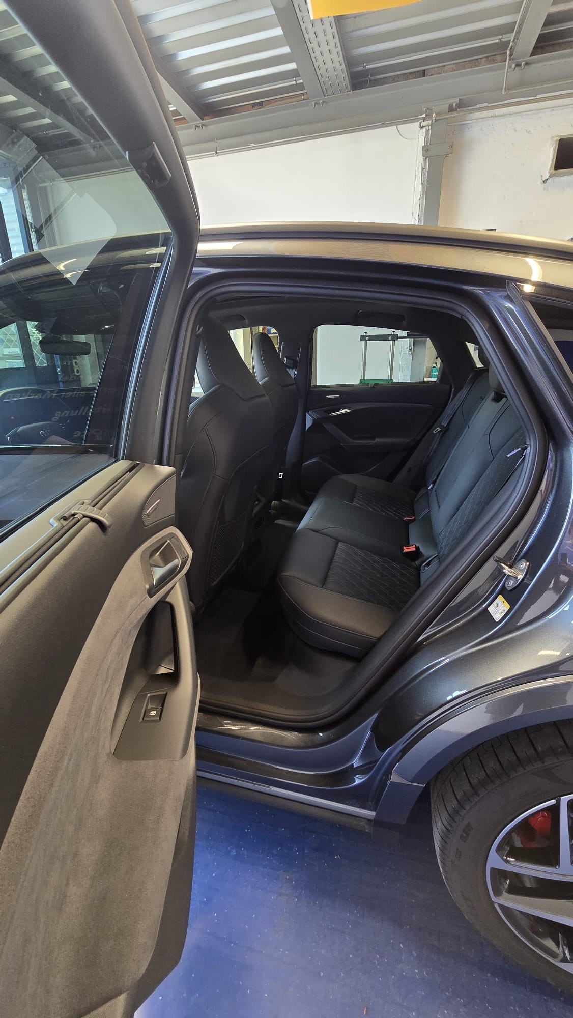 AUDI SQ6 Sportback e-tron quattro-image-7