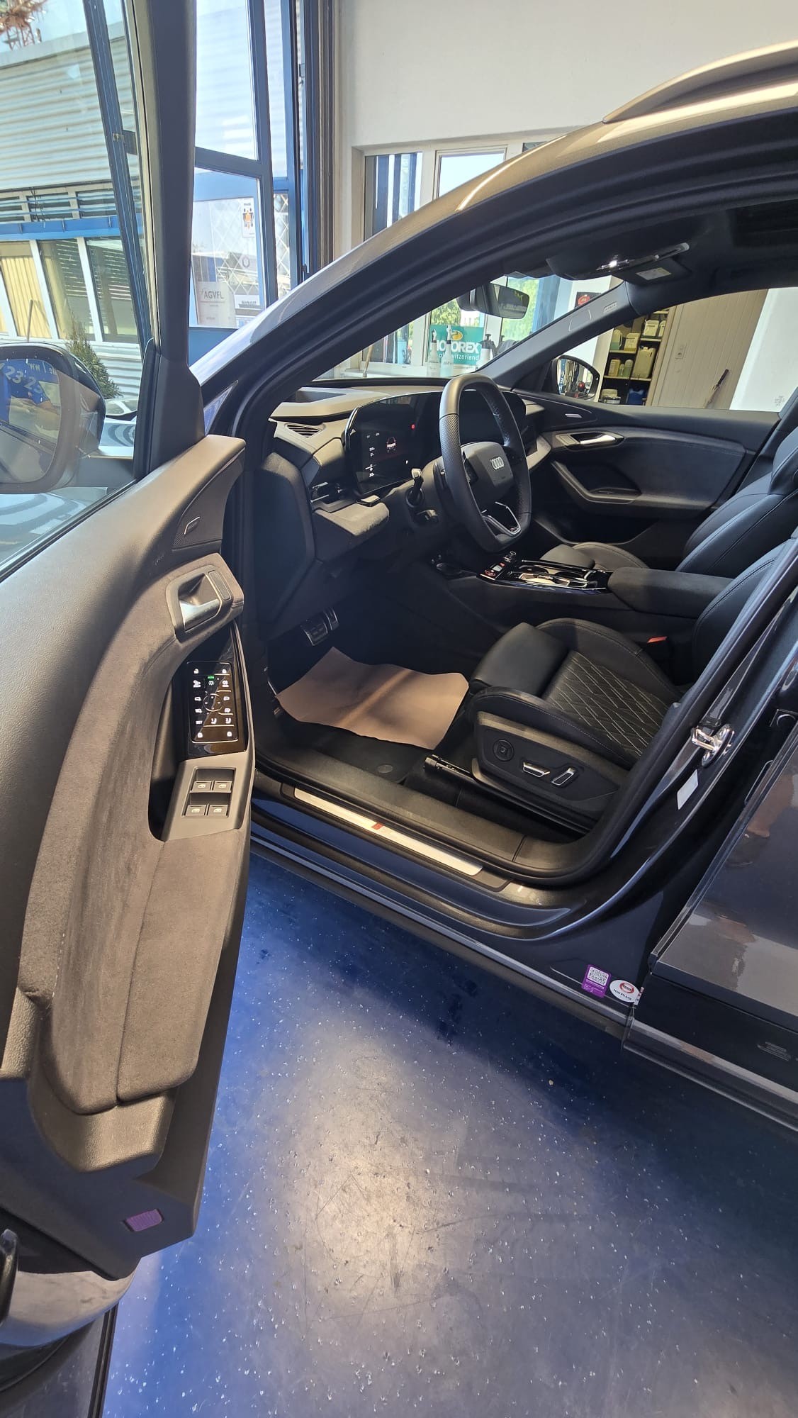 AUDI SQ6 Sportback e-tron quattro-image-2