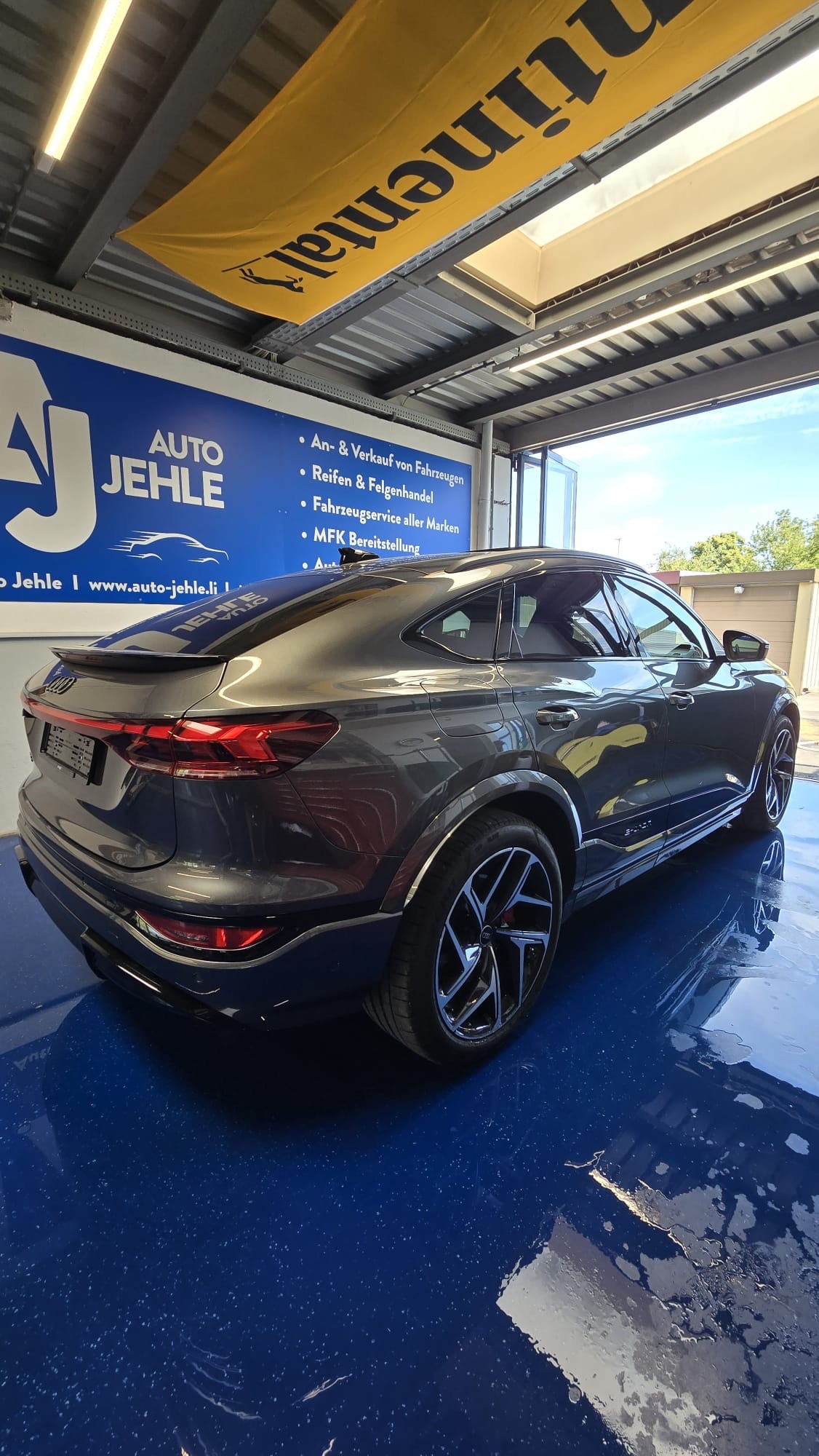 AUDI SQ6 Sportback e-tron quattro-image-11