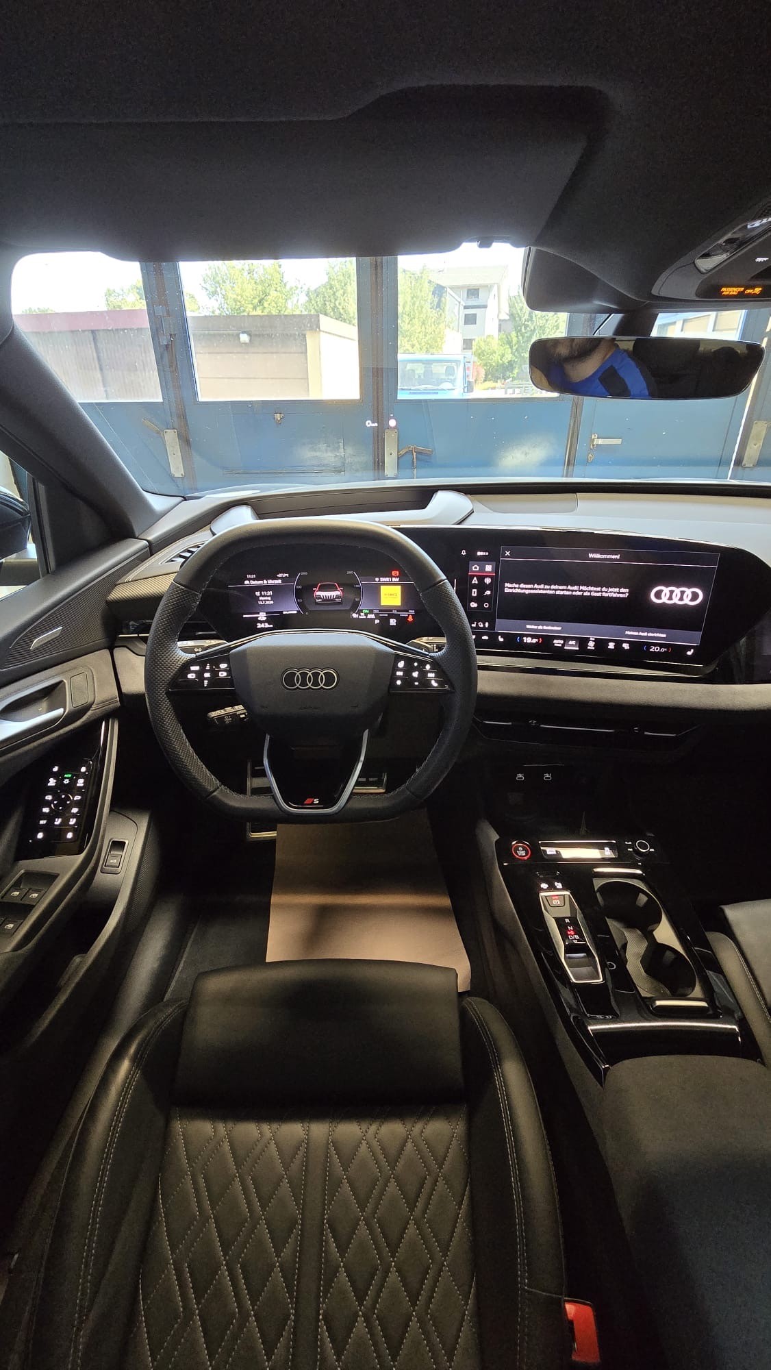 AUDI SQ6 Sportback e-tron quattro-image-5