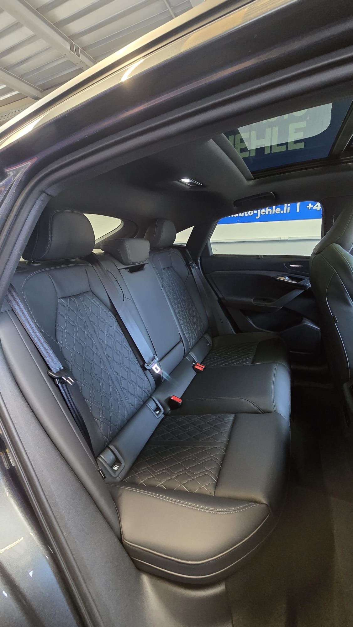AUDI SQ6 Sportback e-tron quattro-image-12