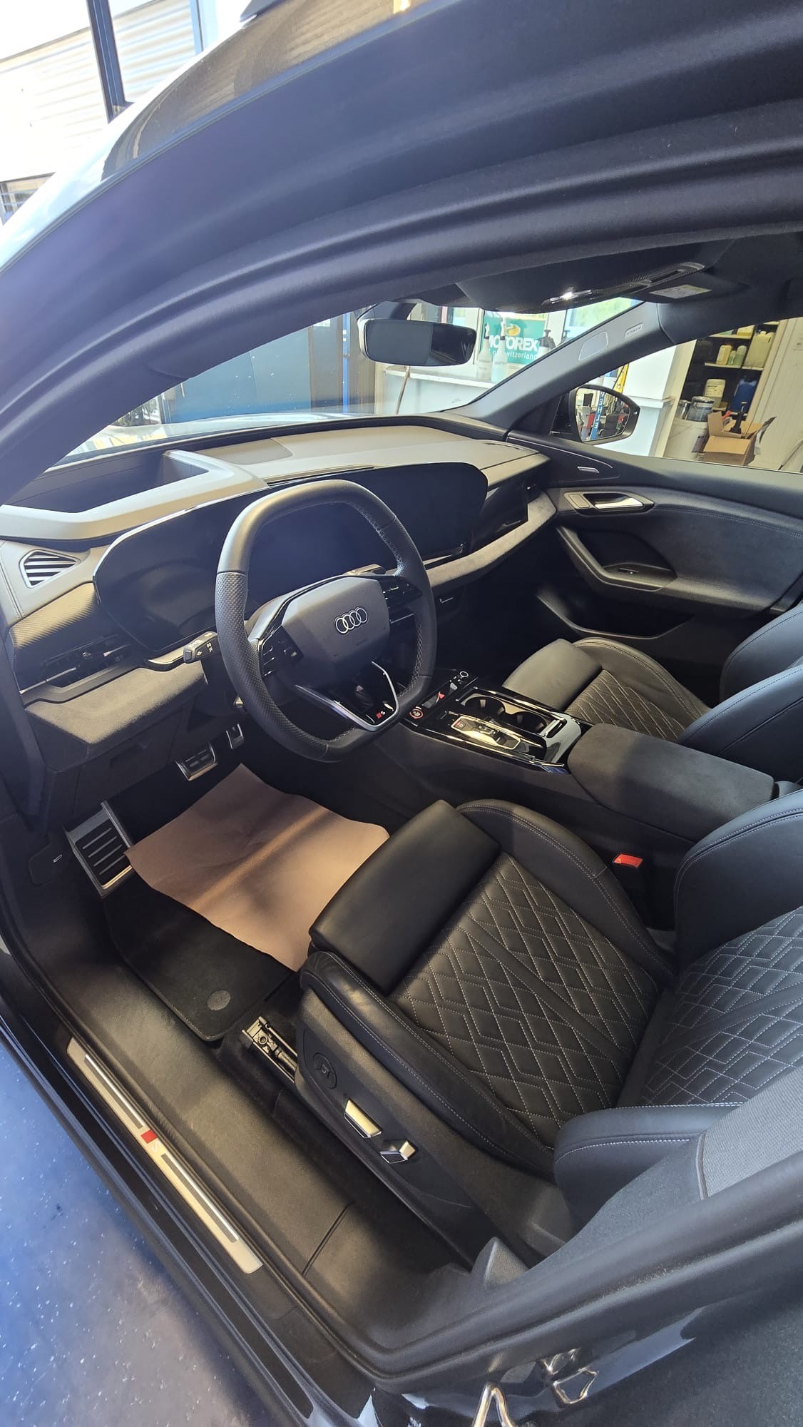 AUDI SQ6 Sportback e-tron quattro-image-4
