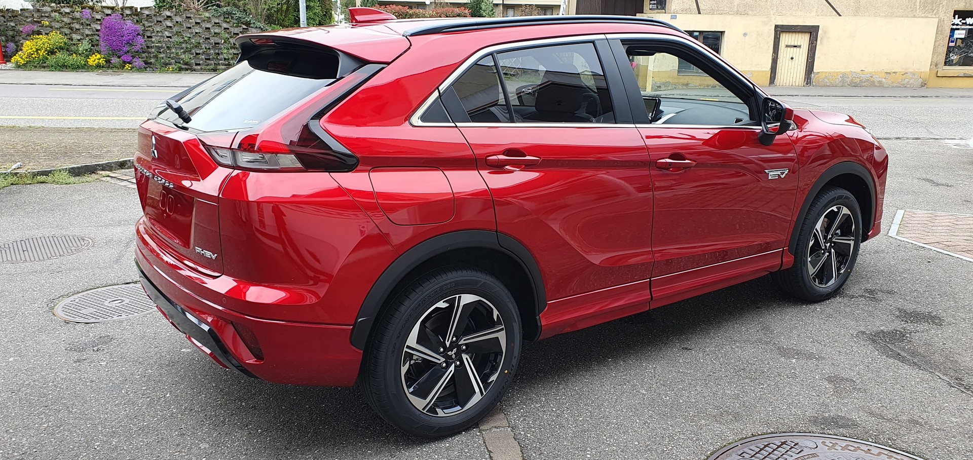 MITSUBISHI EclipseCross PHEV SwissLine 4x4 Automat-image-2