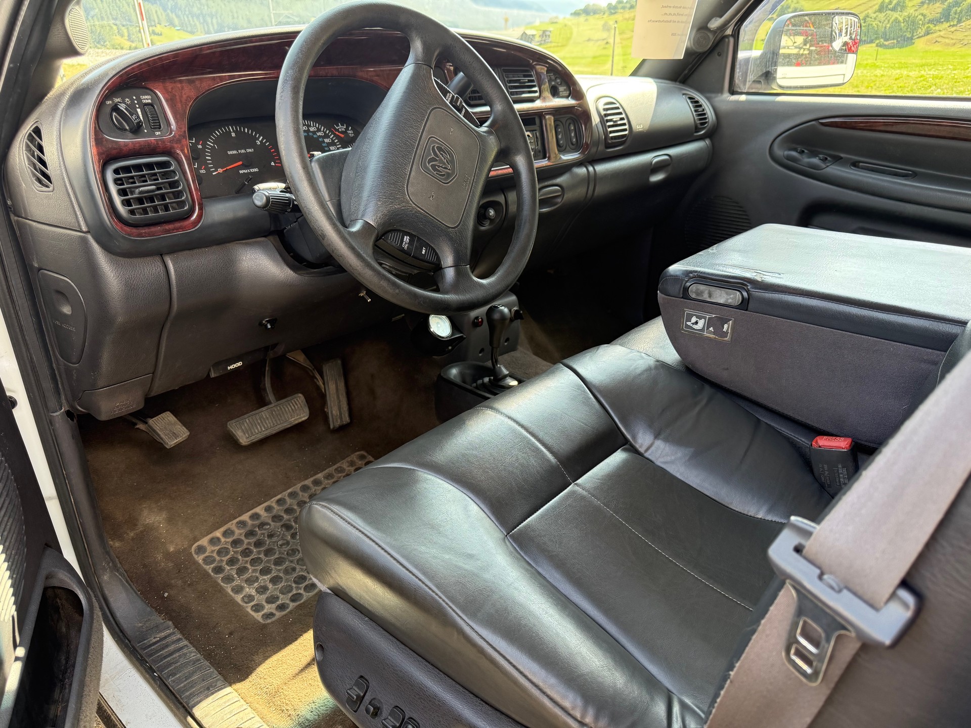 DODGE 2500 Cummins Diesel-image-9
