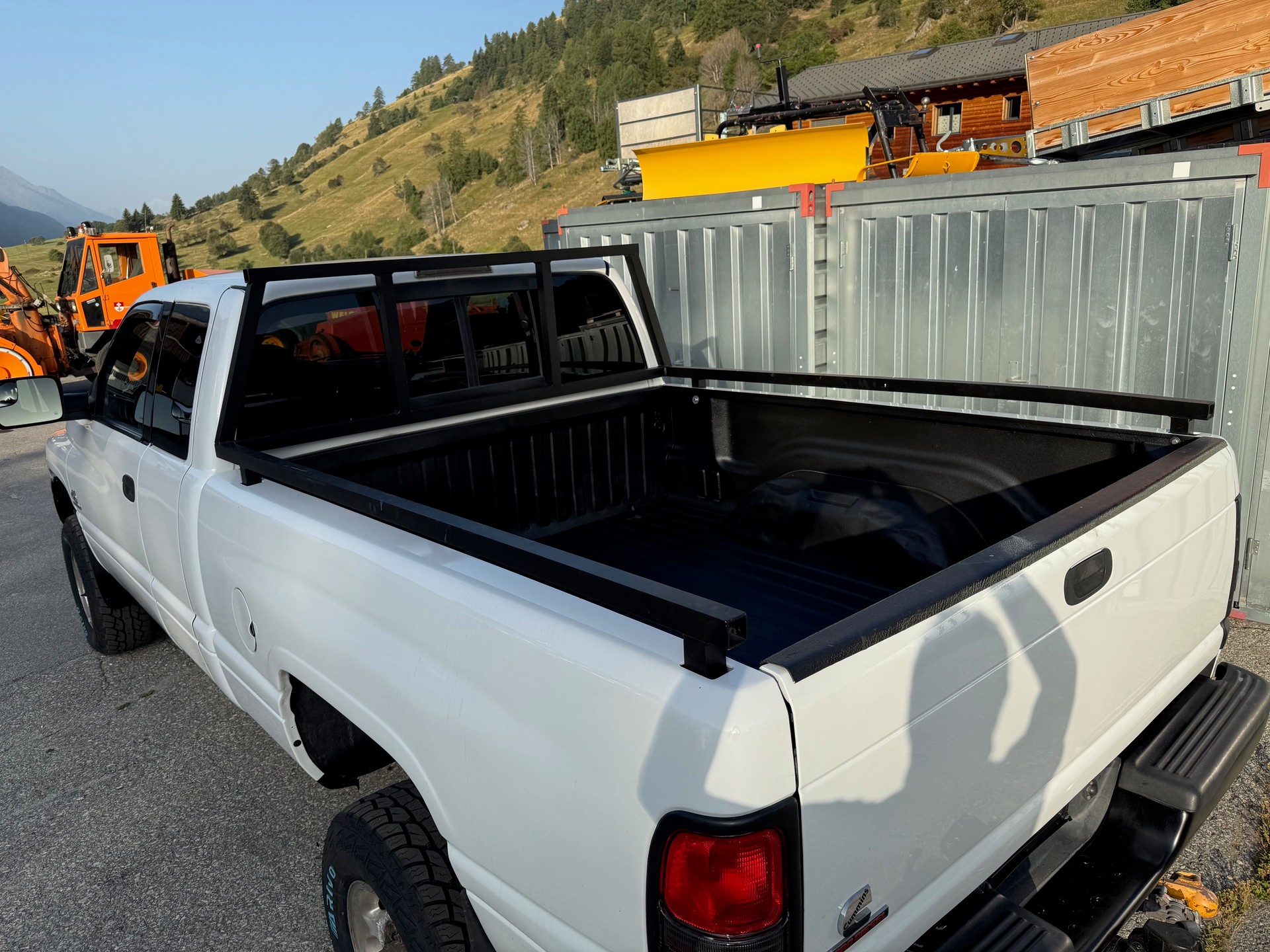 DODGE 2500 Cummins Diesel-image-2
