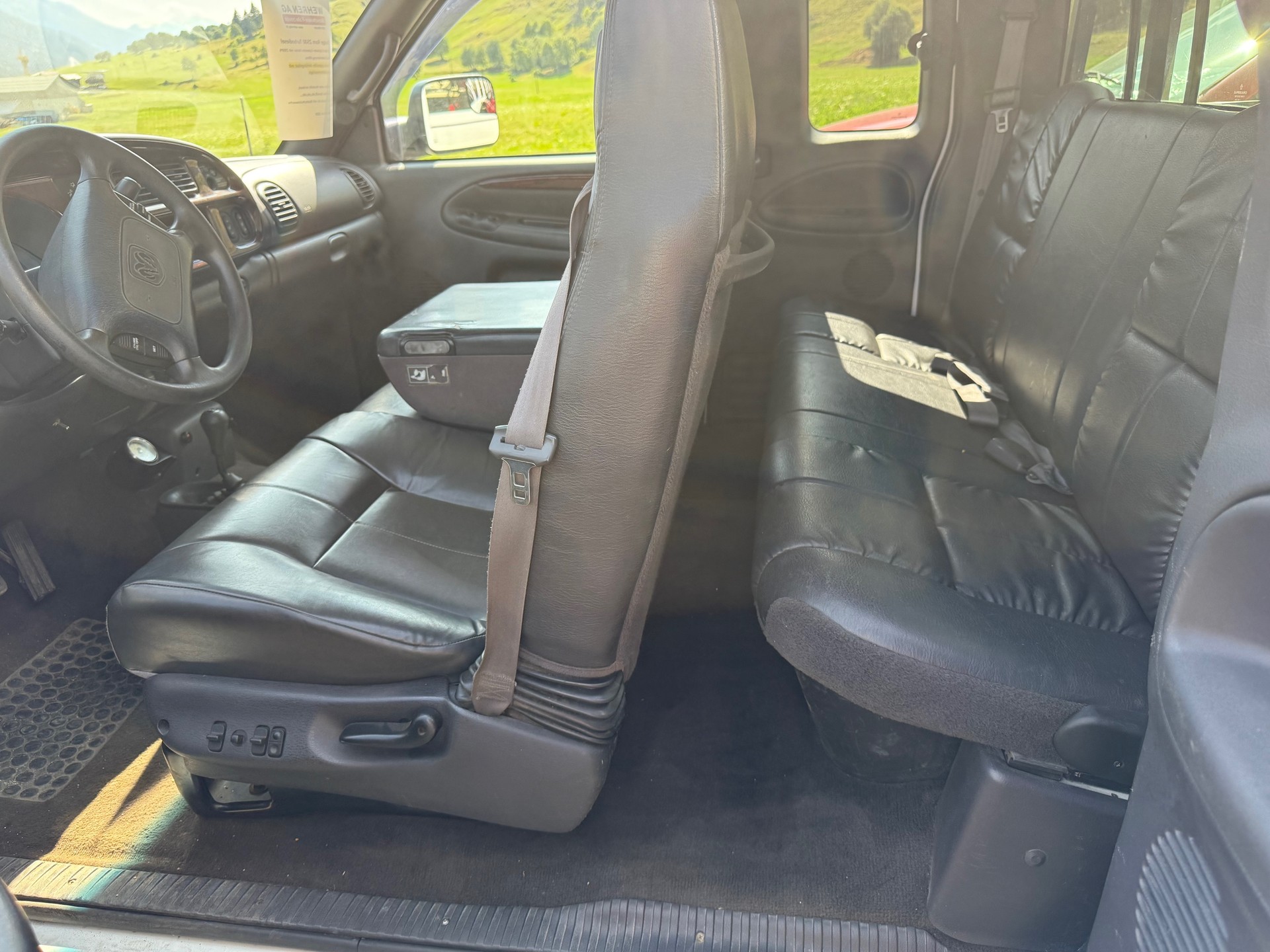 DODGE 2500 Cummins Diesel-image-10