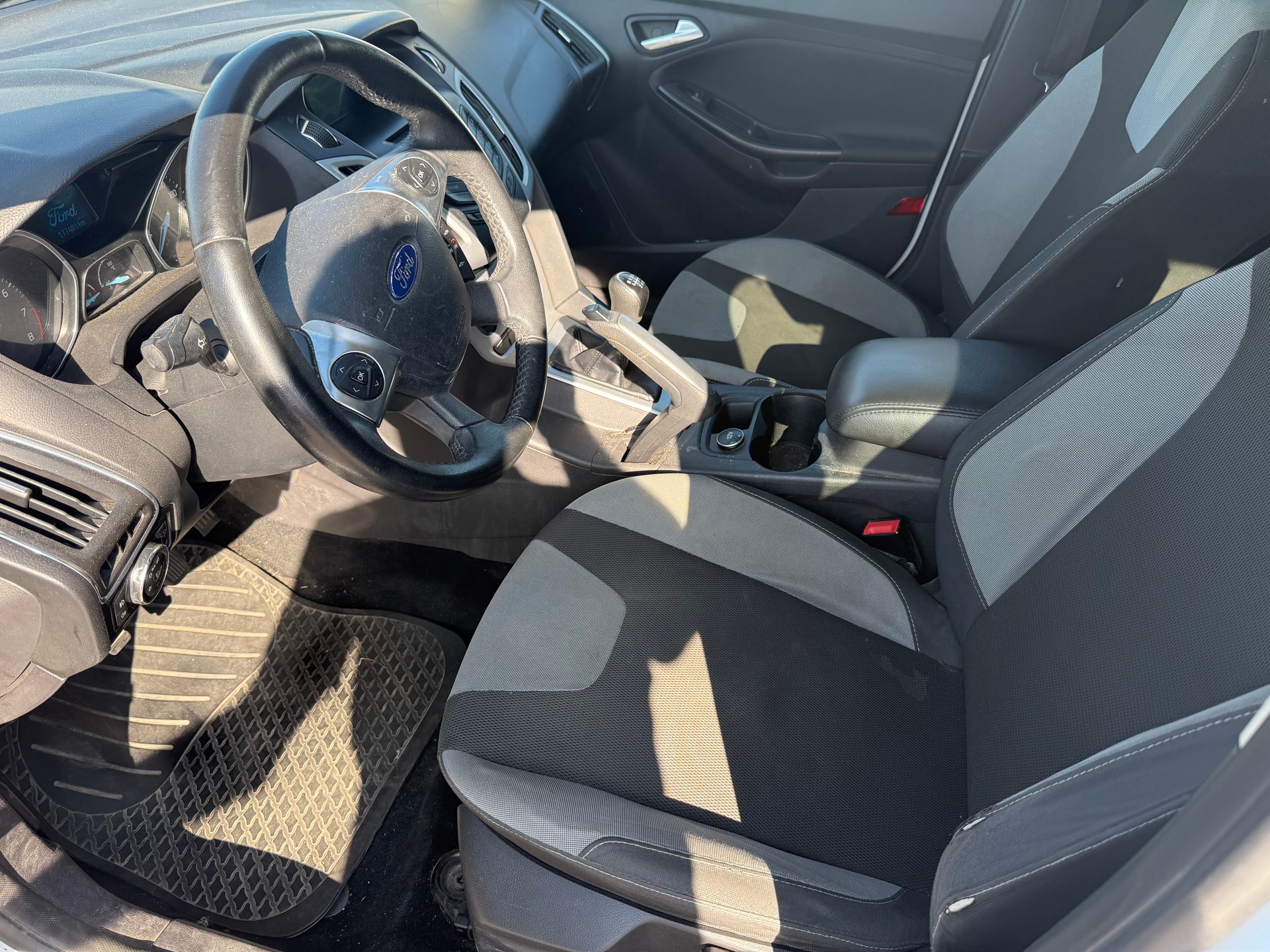 FORD Focus 1.0 SCTi Titanium-image-7