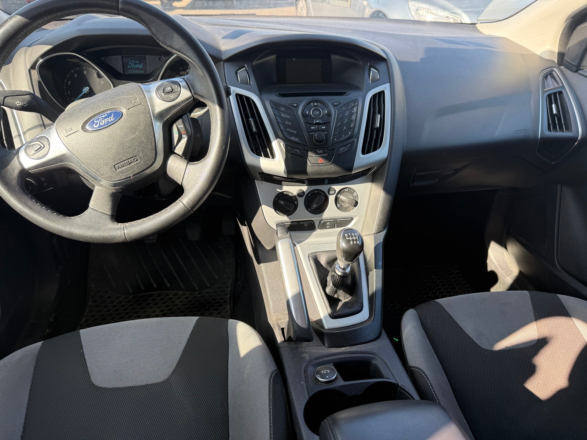 FORD Focus 1.0 SCTi Titanium-image-8